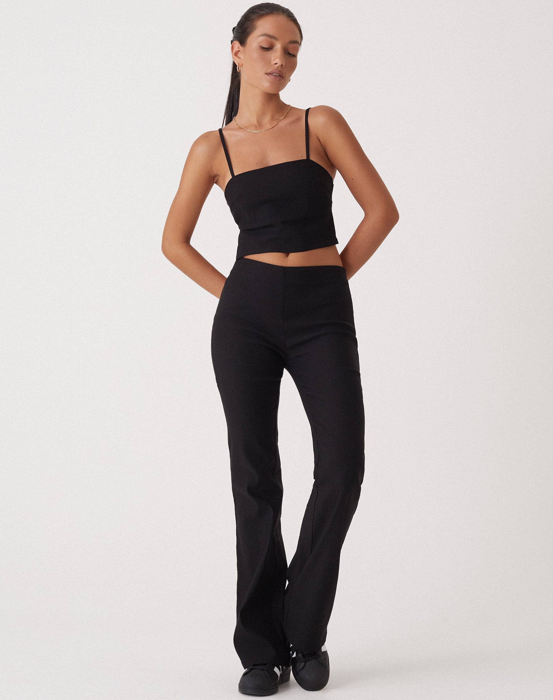 Bild von MOTEL X OLIVIA NEILL Merita Crop Top in Tailoring Schwarz