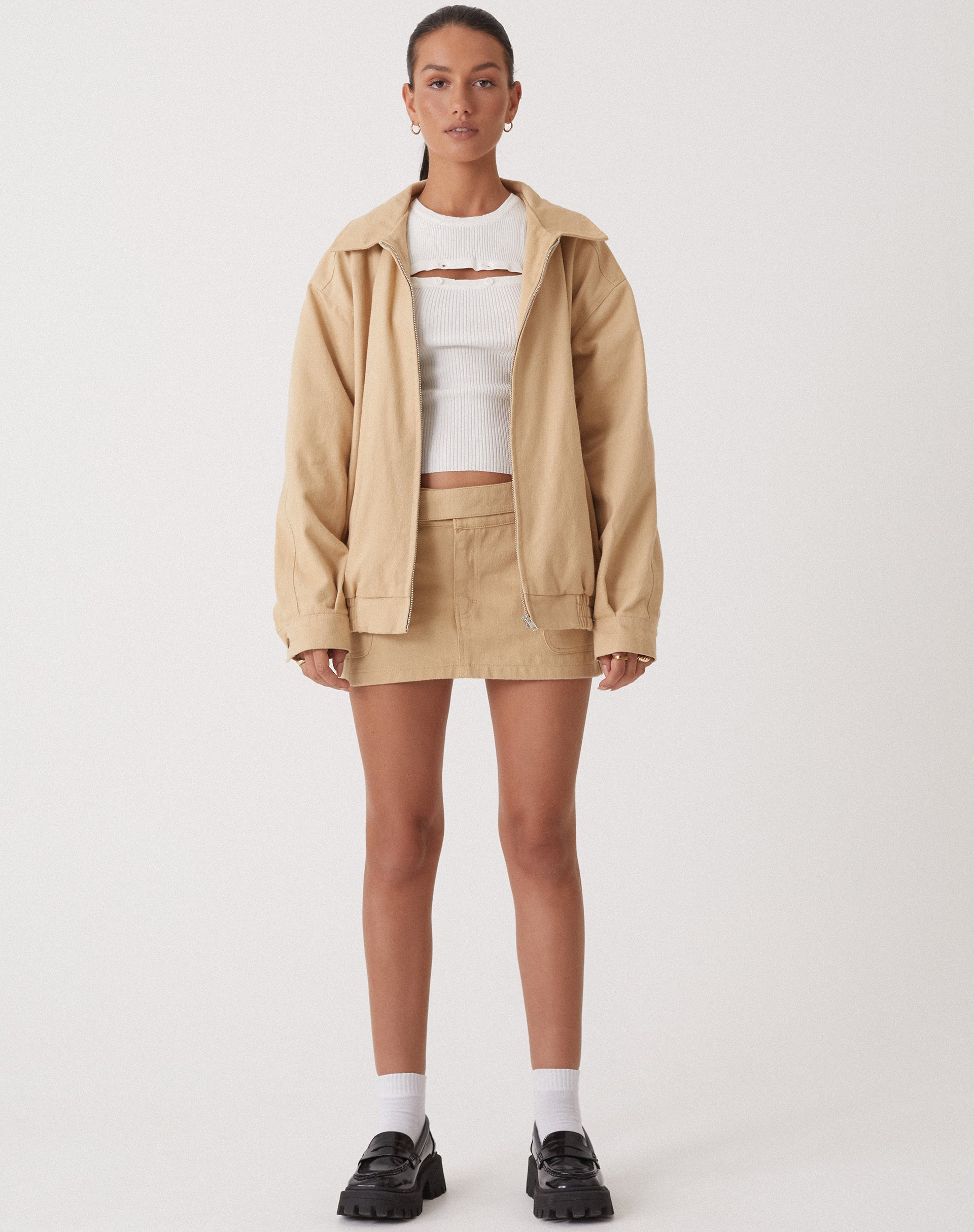 Bild von MOTEL X OLIVIA NEILL Stina Cargo Mini Rock in Tan