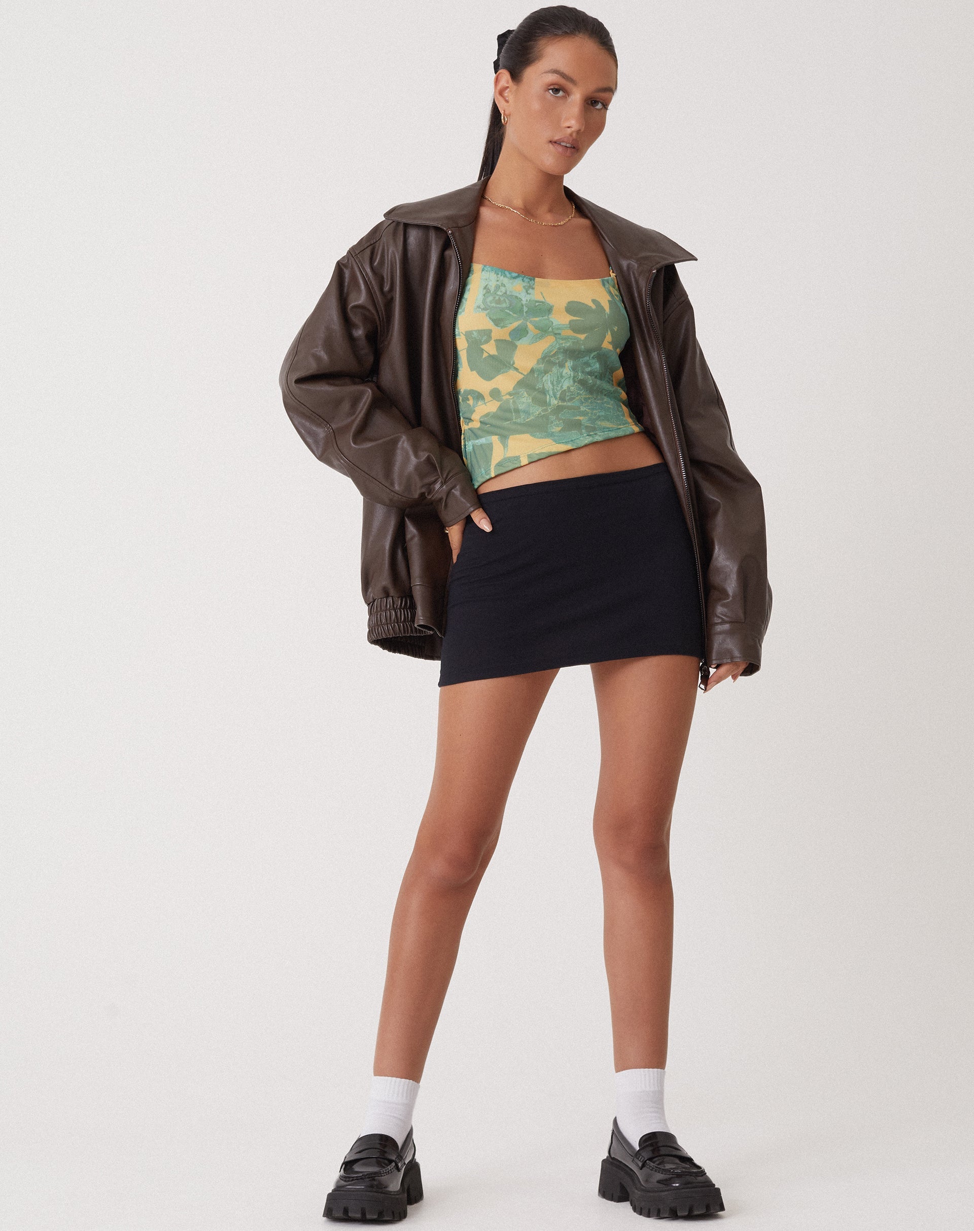 Bild von MOTEL X OLIVIA NEILL Asteria Crop Top in Collage Floral Shadow Green