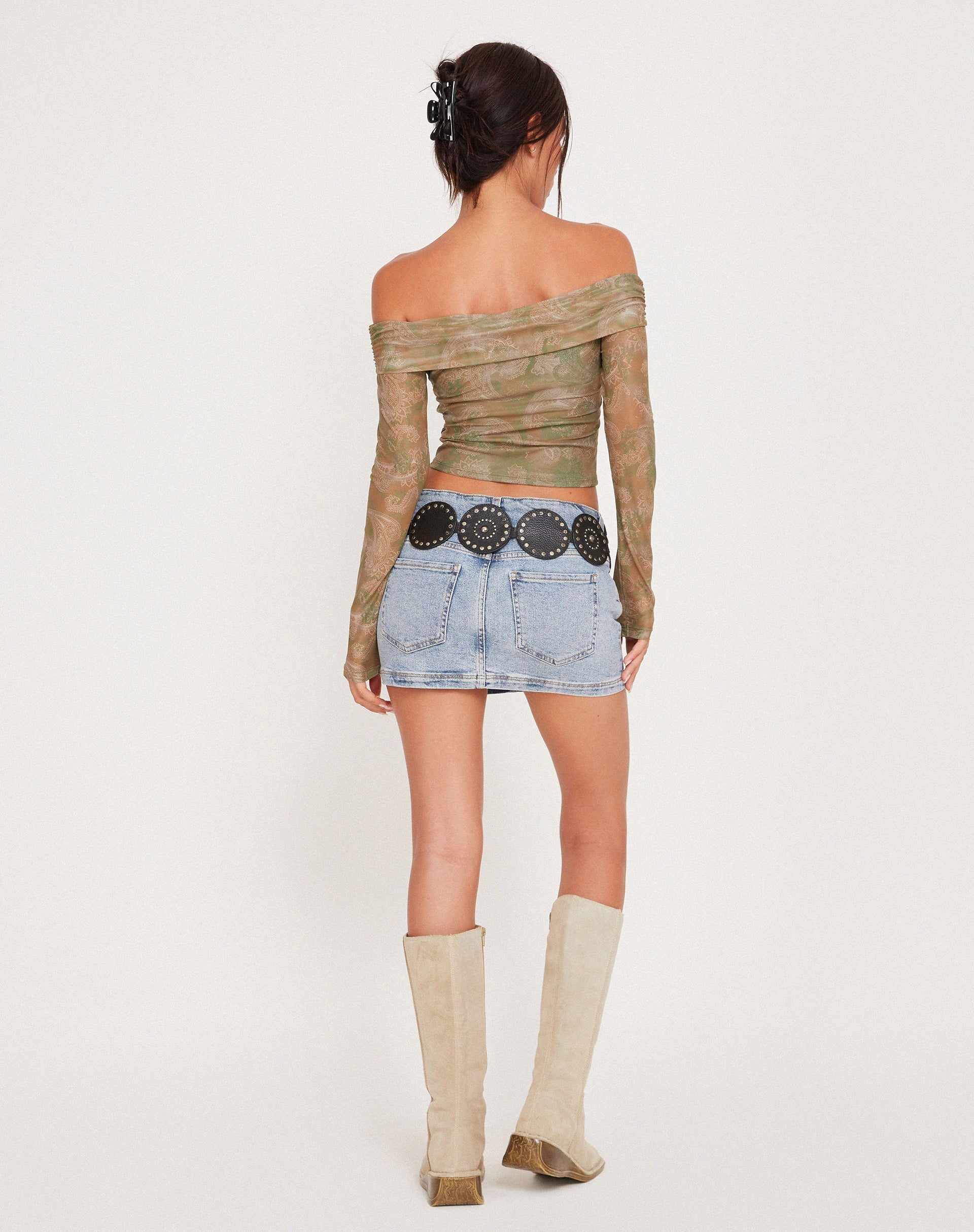 Image of Nagini Bardot-Top mit langen Ärmeln und Paisley-Muster in Grün