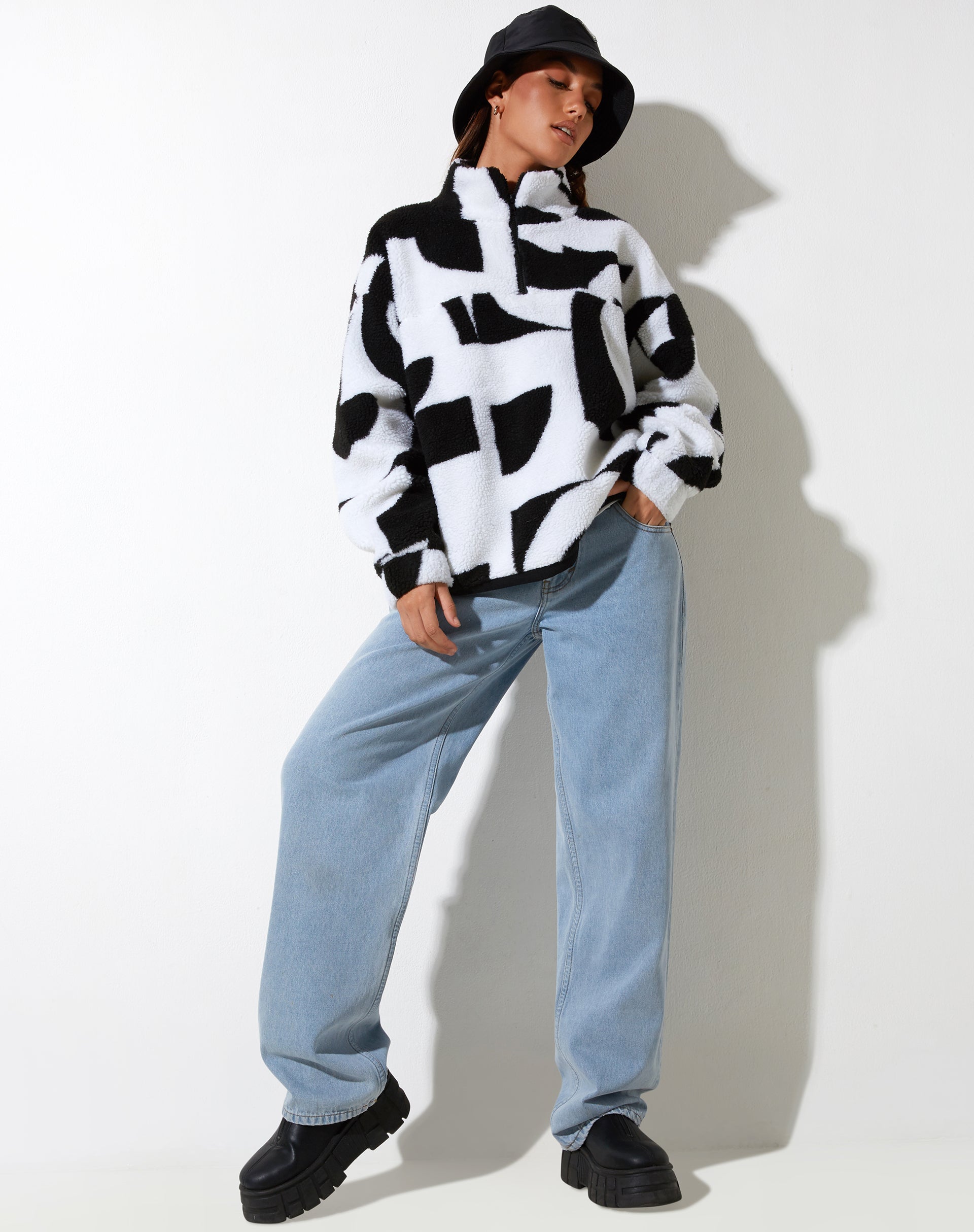 Naira Jacke in Geo Schwarz und Weiß
