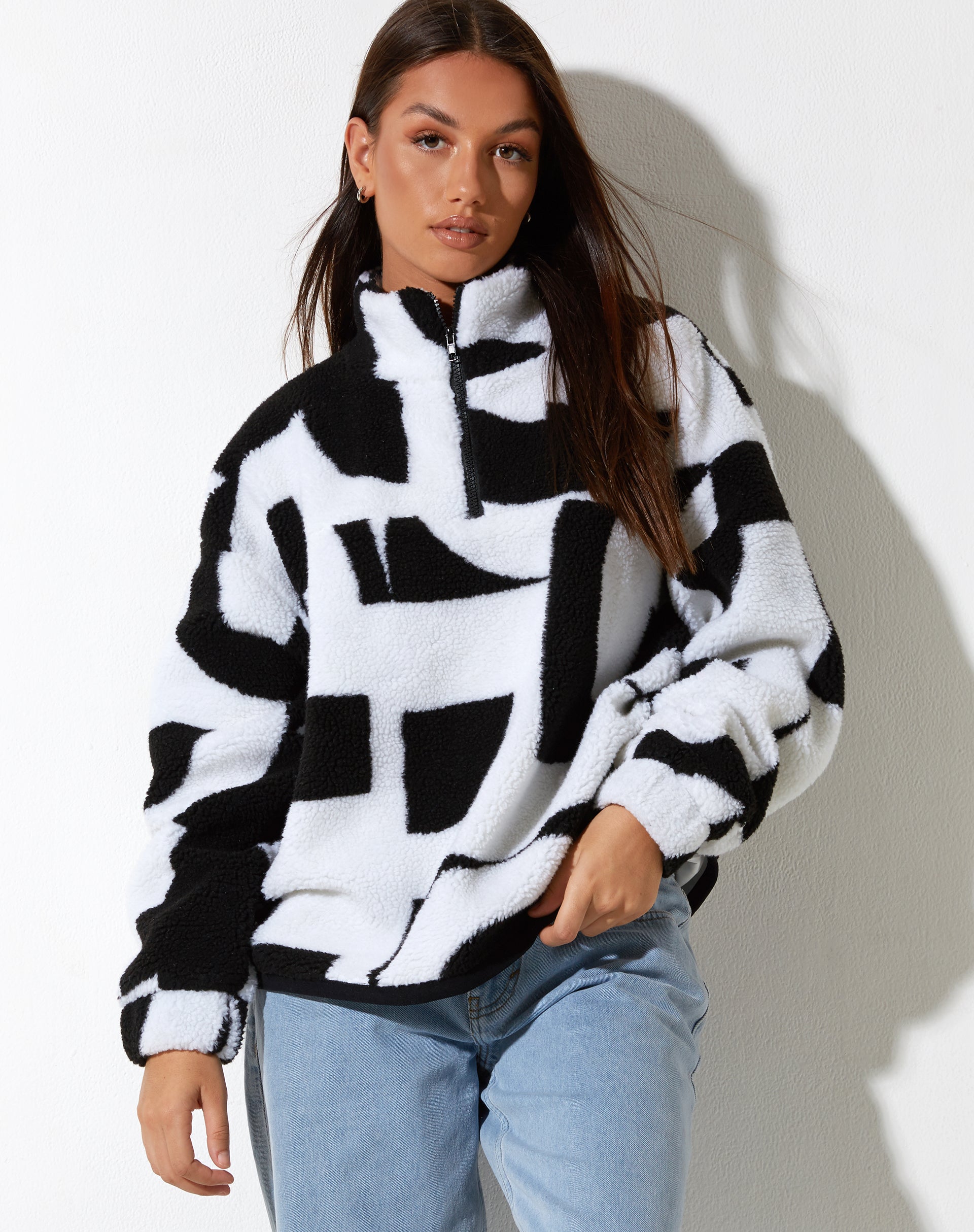 Naira Jacke in Geo Schwarz und Weiß