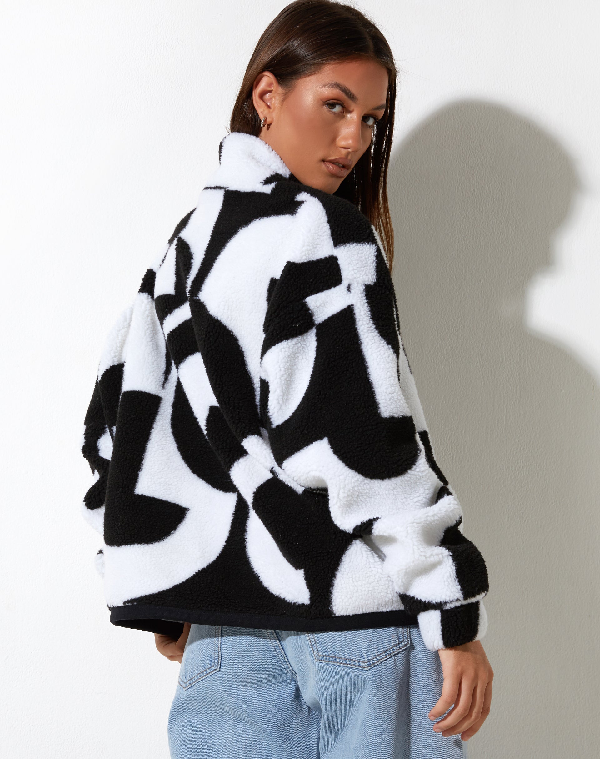 Naira Jacke in Geo Schwarz und Weiß