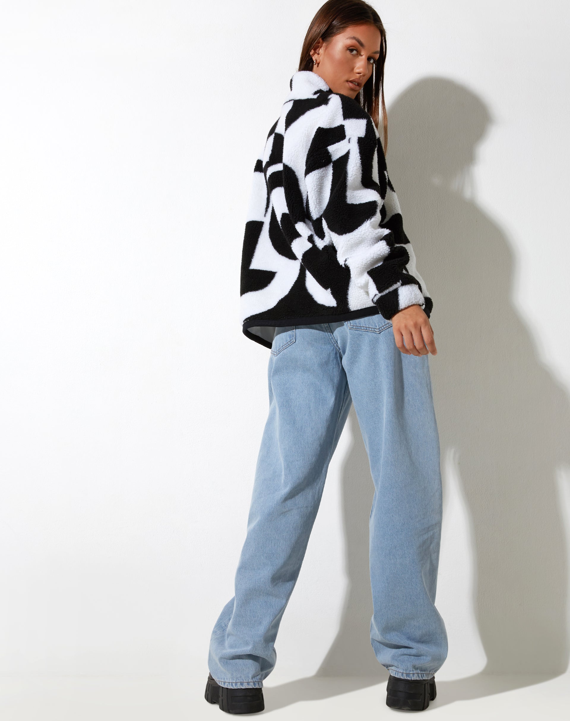 Naira Jacke in Geo Schwarz und Weiß