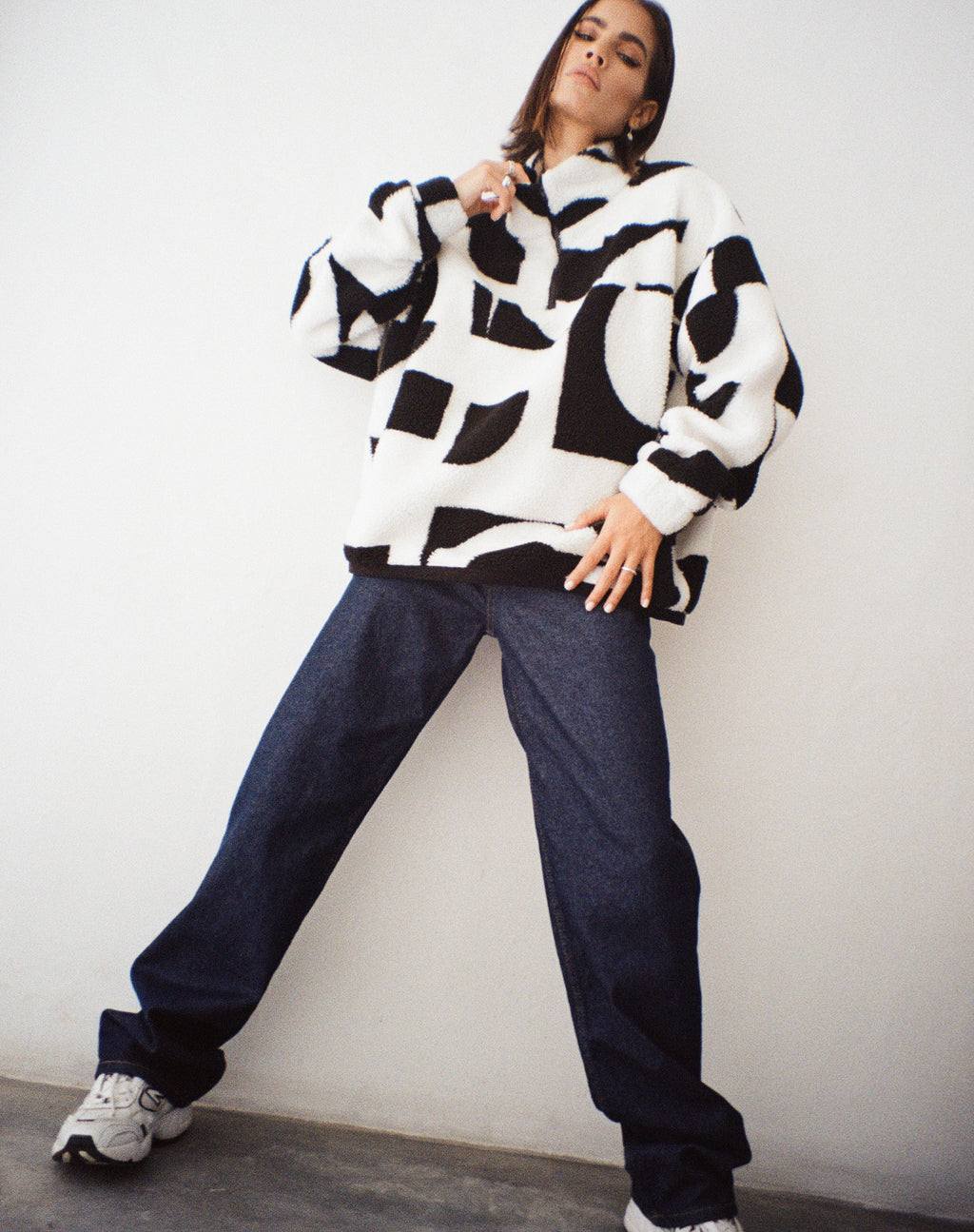 Naira Jacke in Geo Schwarz und Weiß