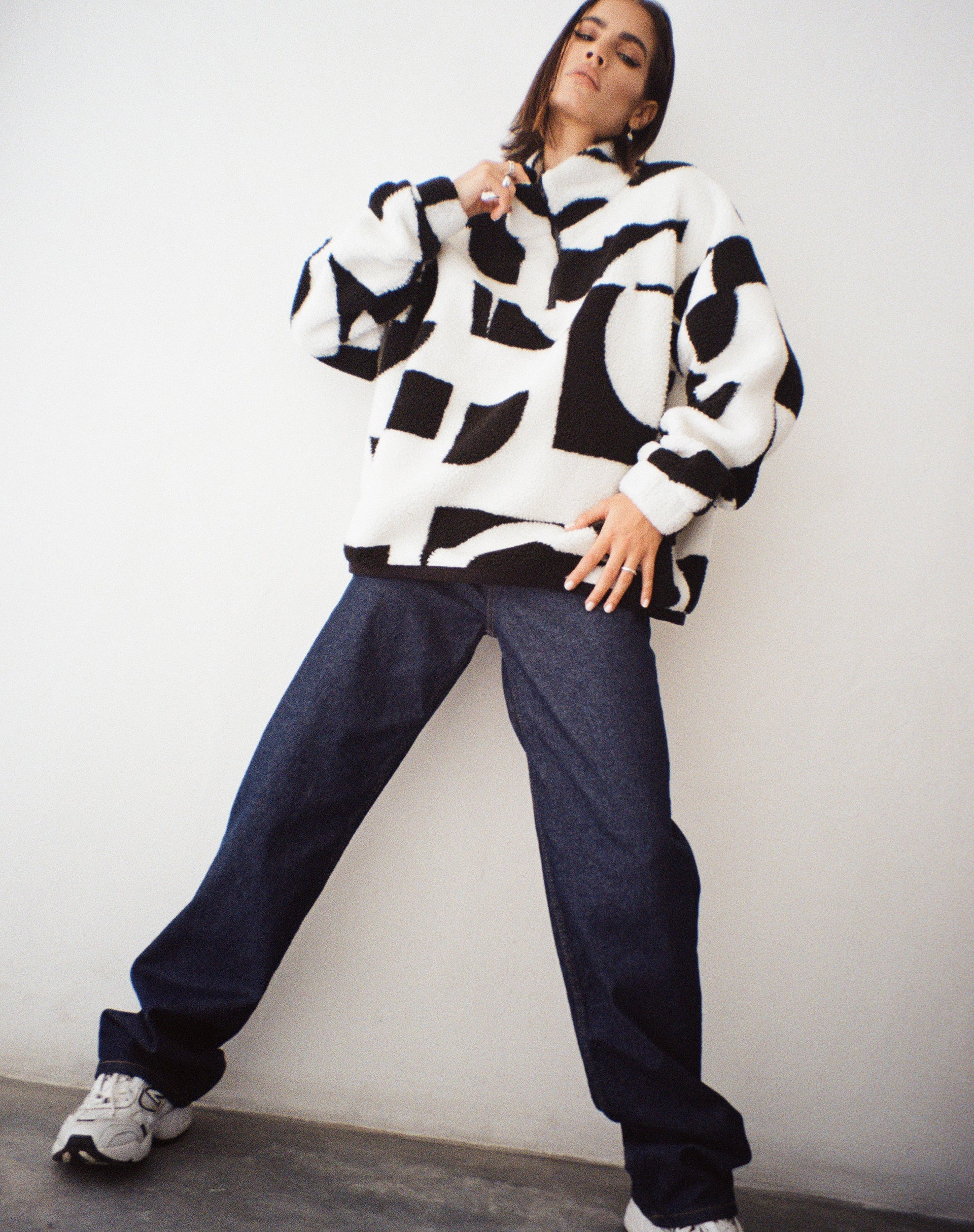 Naira Jacke in Geo Schwarz und Weiß