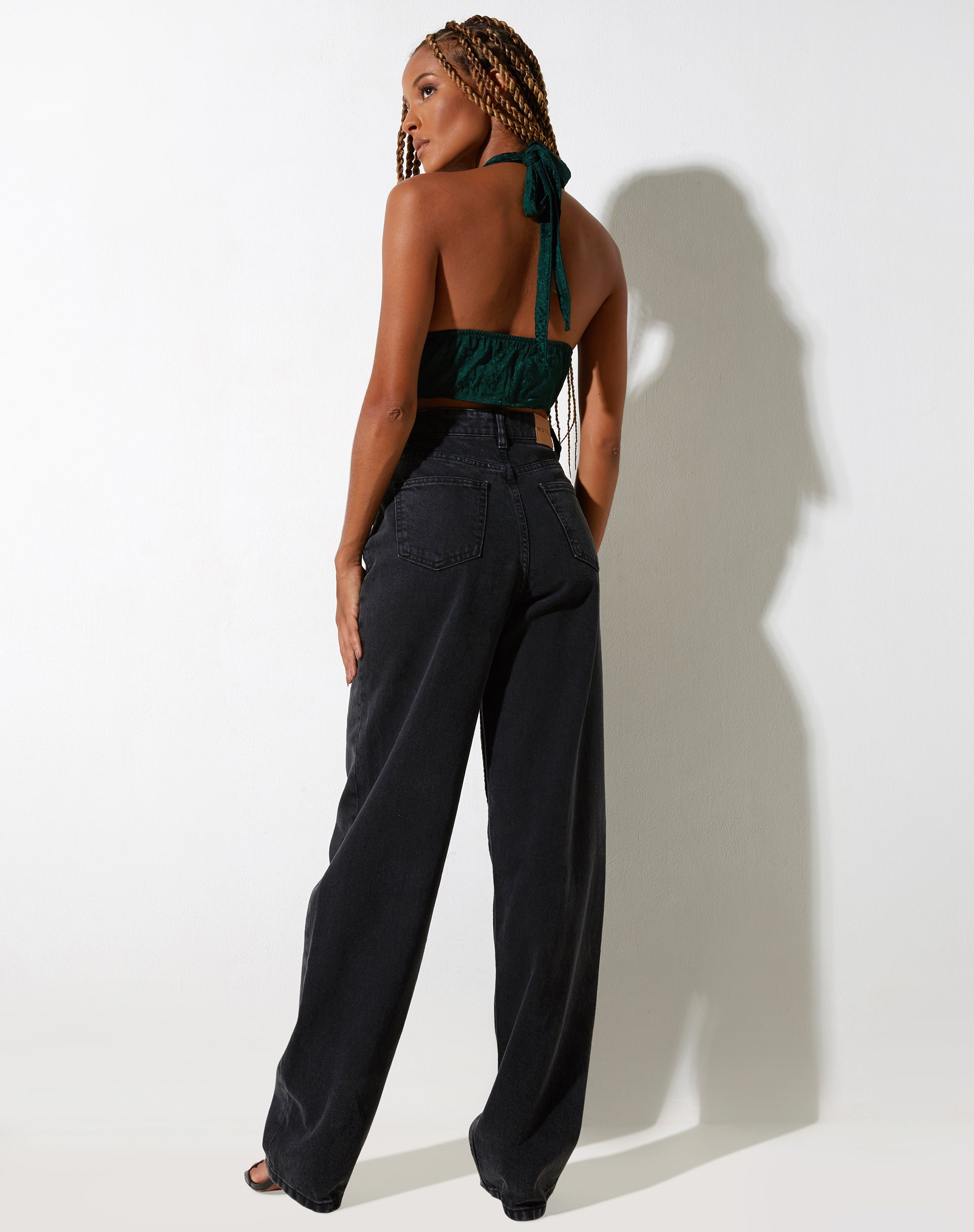 Image of Nanda Crop Top aus Satin Gepard Waldgrün