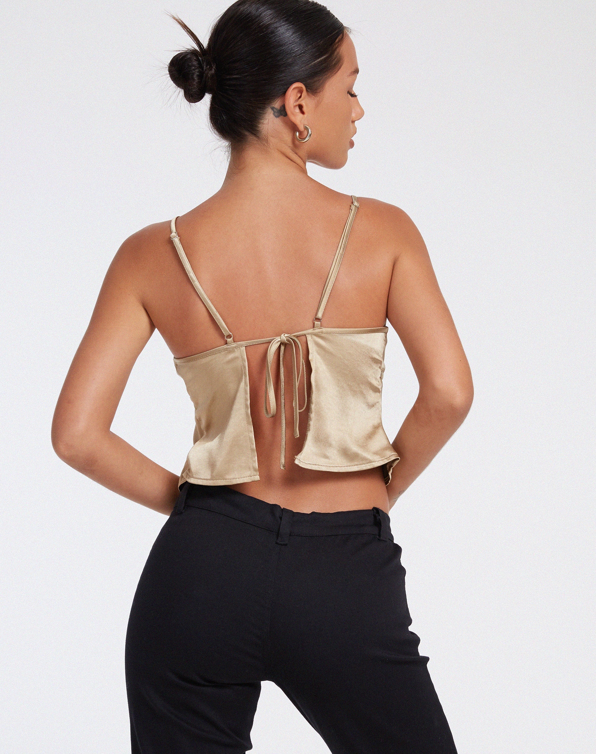Abbildung von Nandina Top in Satin Olive Gold