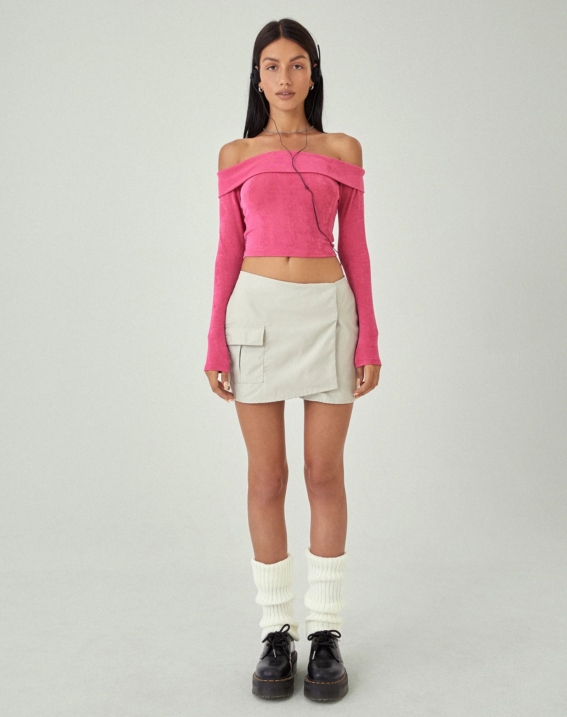 Bild von MOTEL X JACQUIE Nasari Bardot Crop Top in Magenta