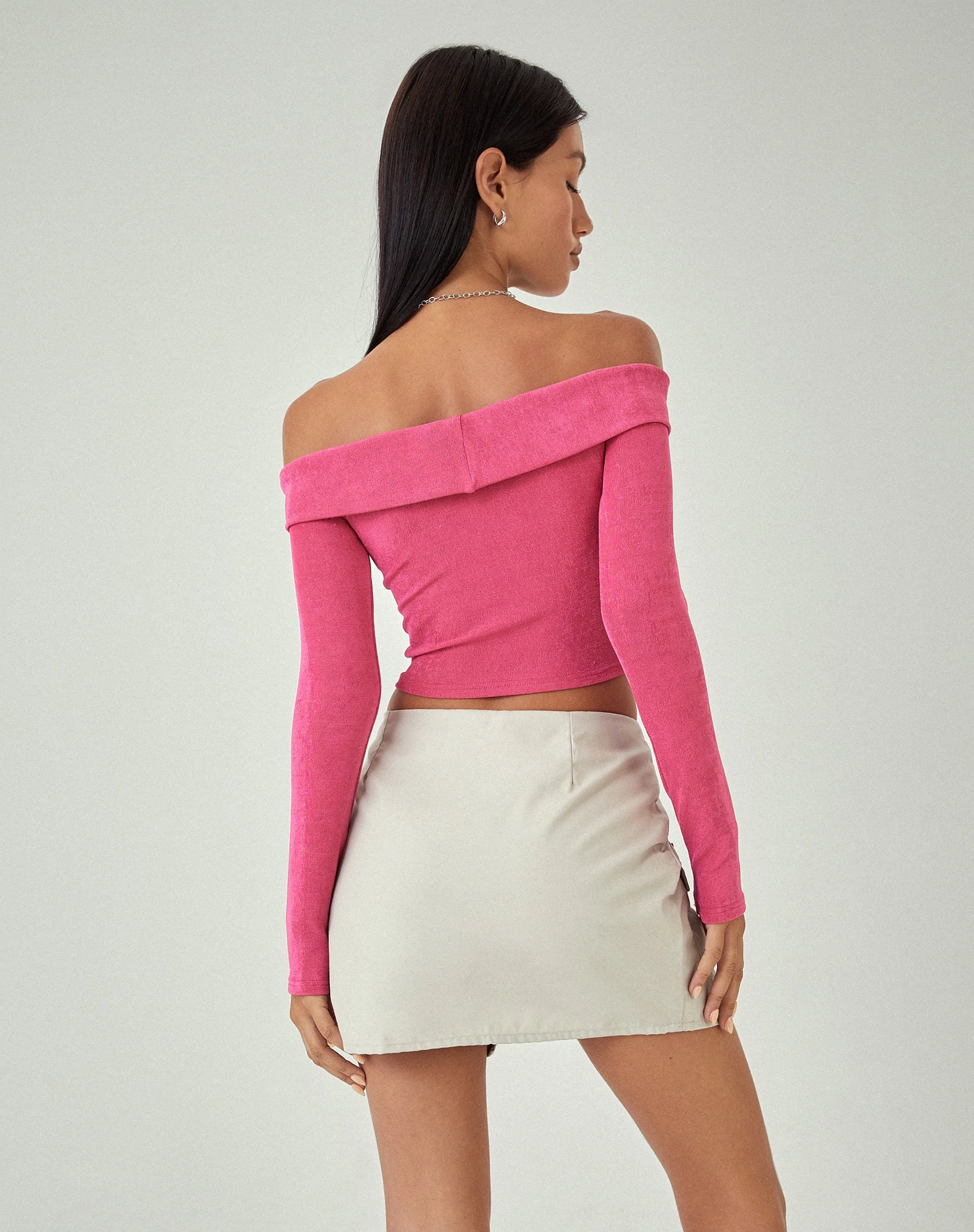 Bild von MOTEL X JACQUIE Nasari Bardot Crop Top in Magenta