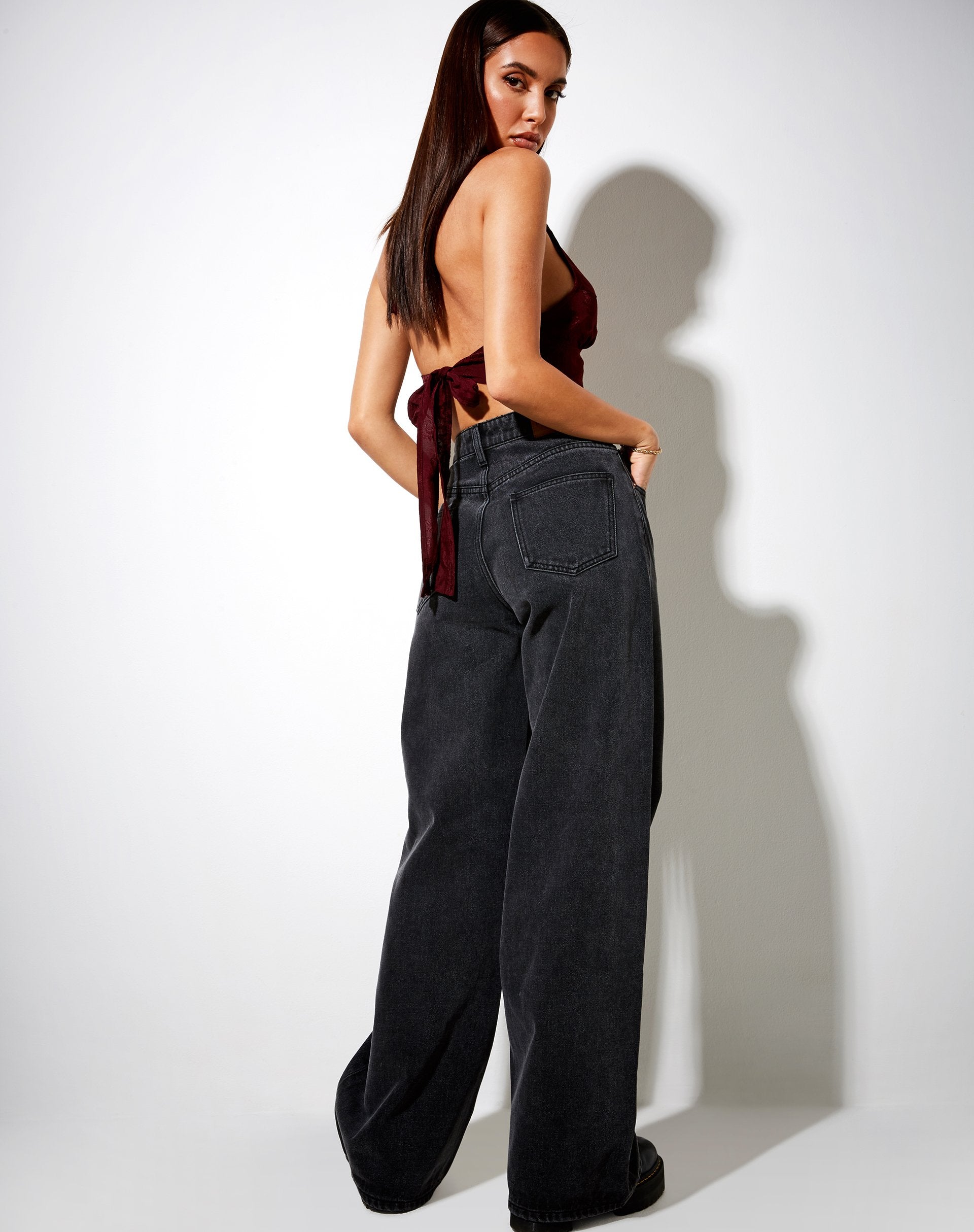 Bild von Naya Crop Top in Satin Rose Burgundy