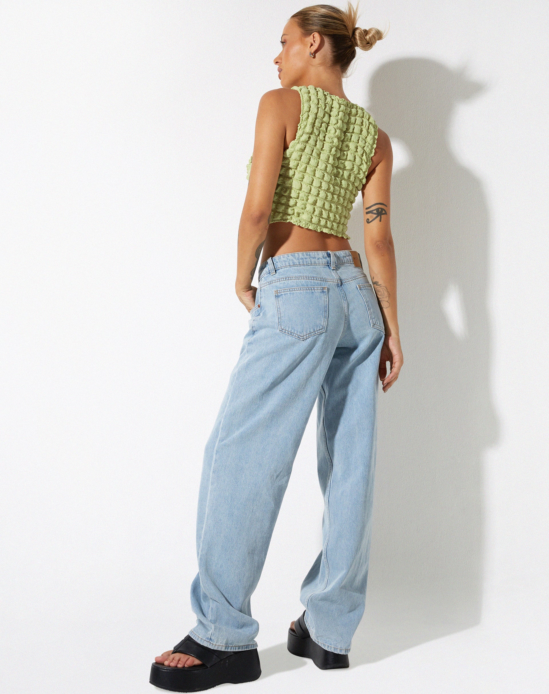 Bild von Neno Crop Top in Big Bubble Jersey Pastell Limette