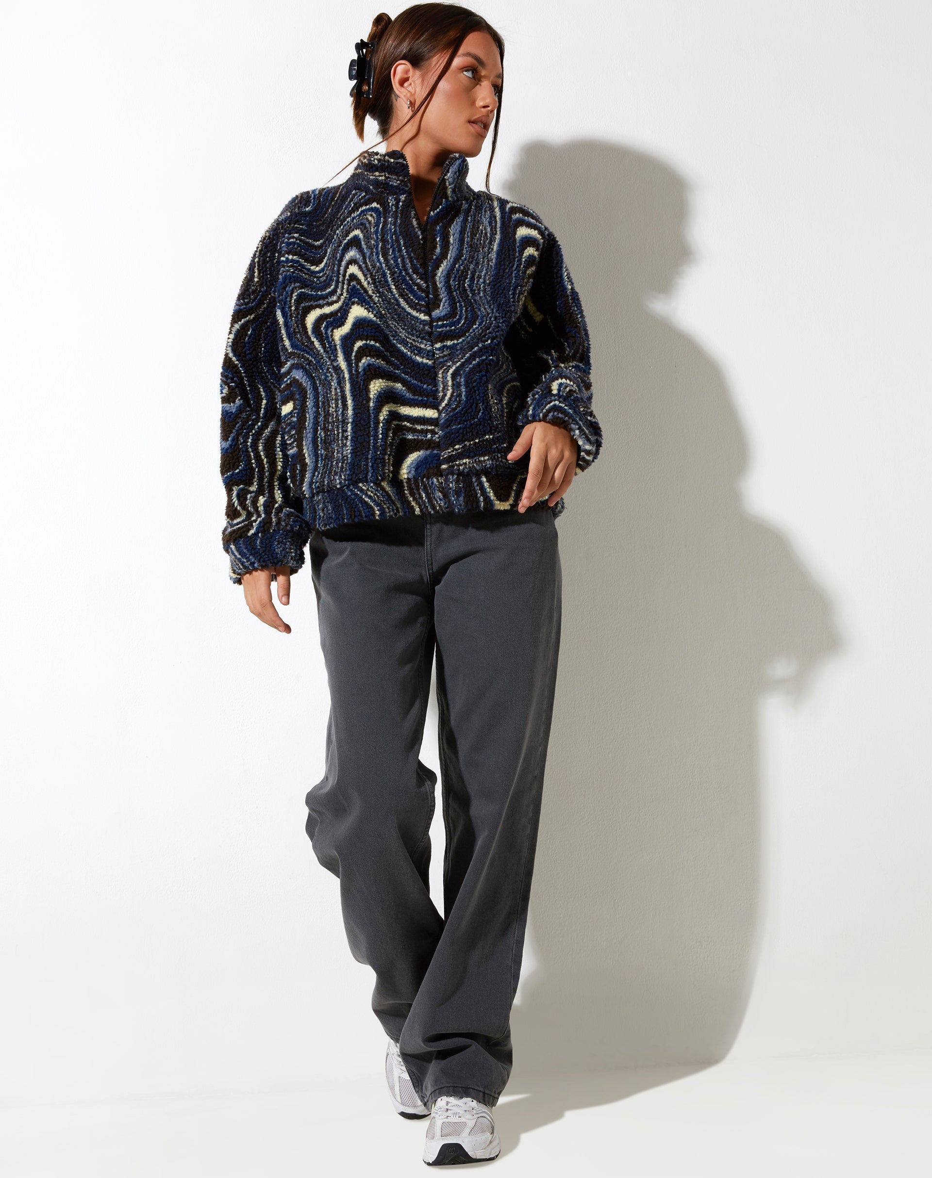 Nereo Jacke in Ripple Blau Schwarz und Elfenbein
