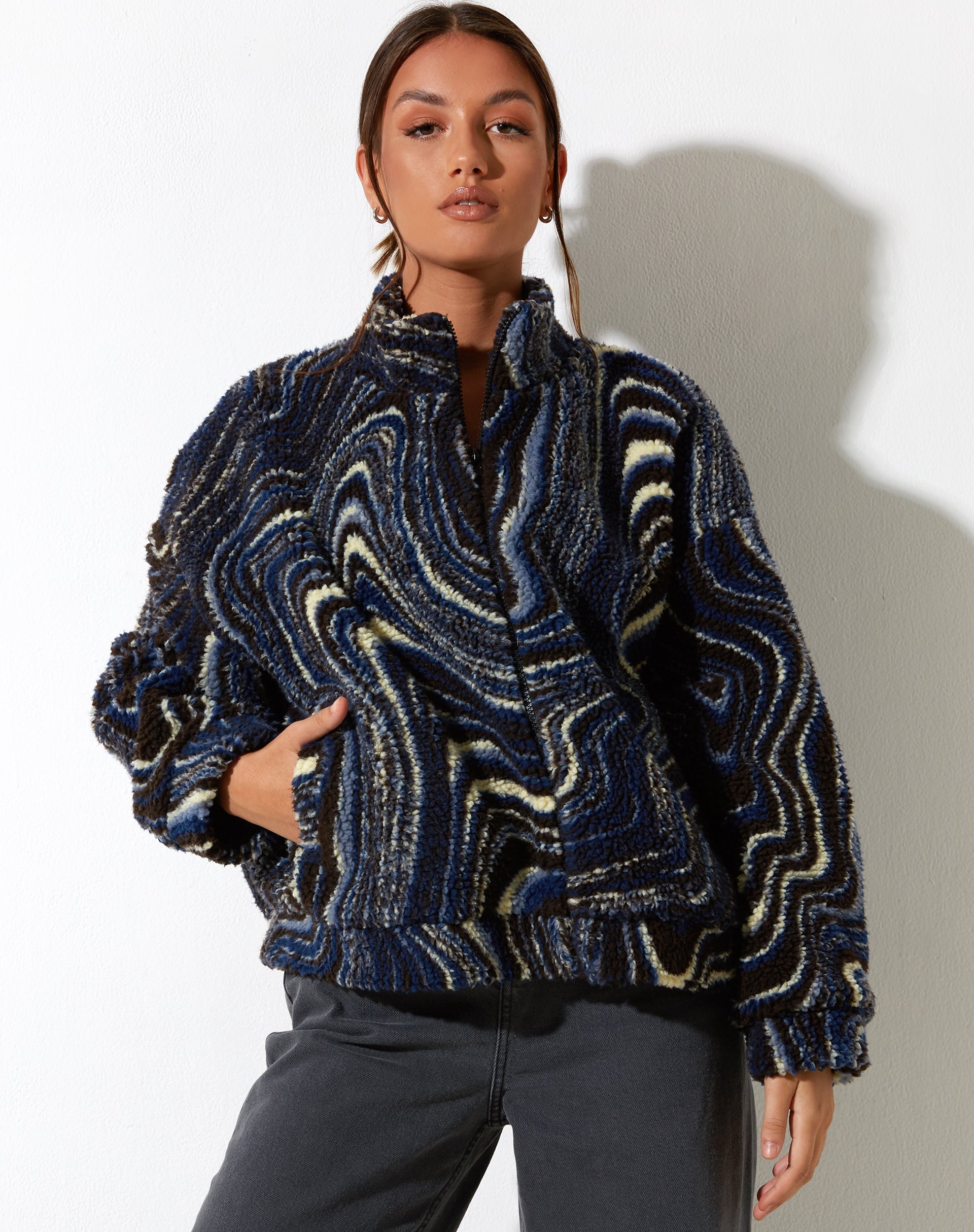 Nereo Jacke in Ripple Blau Schwarz und Elfenbein
