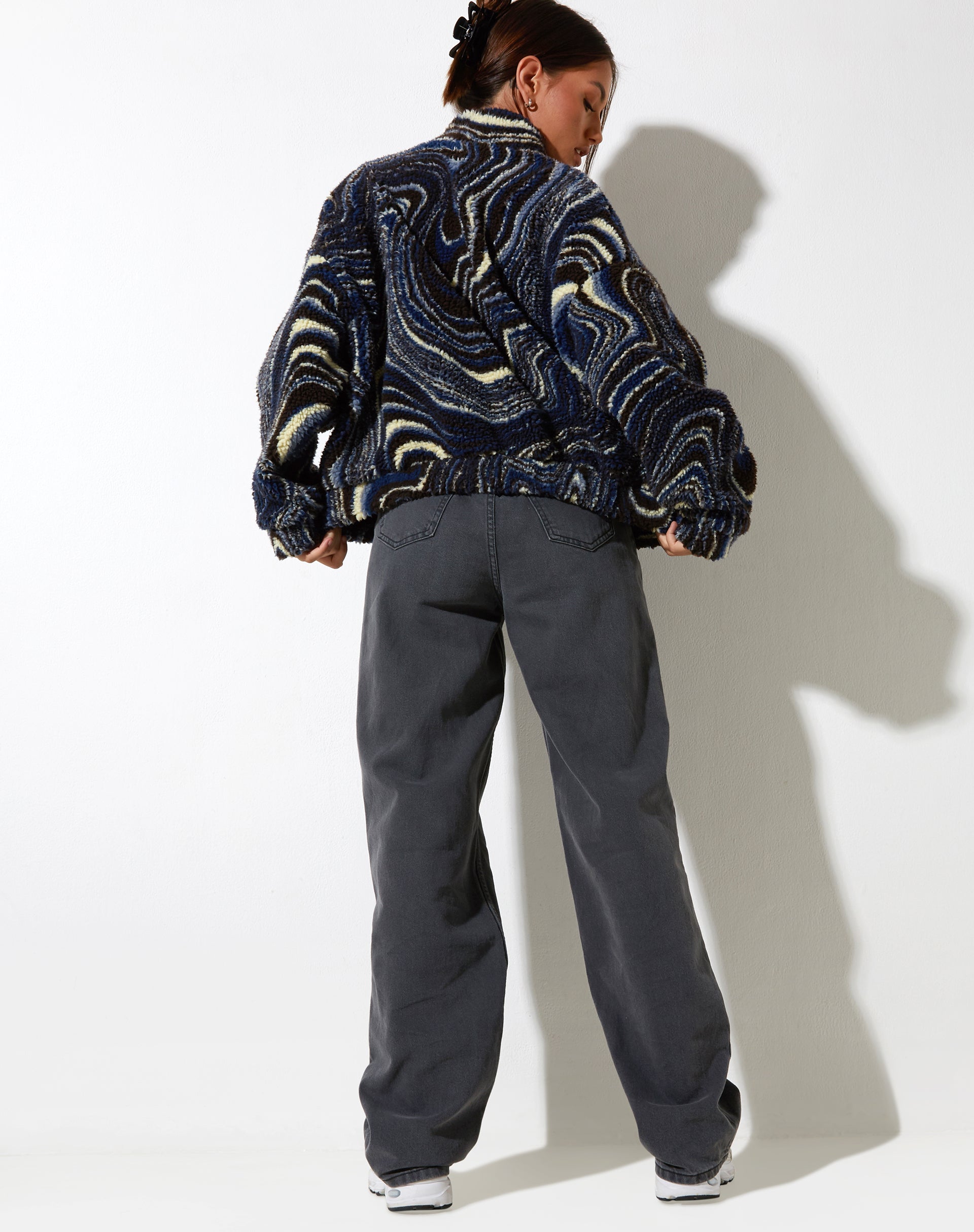 Nereo Jacke in Ripple Blau Schwarz und Elfenbein