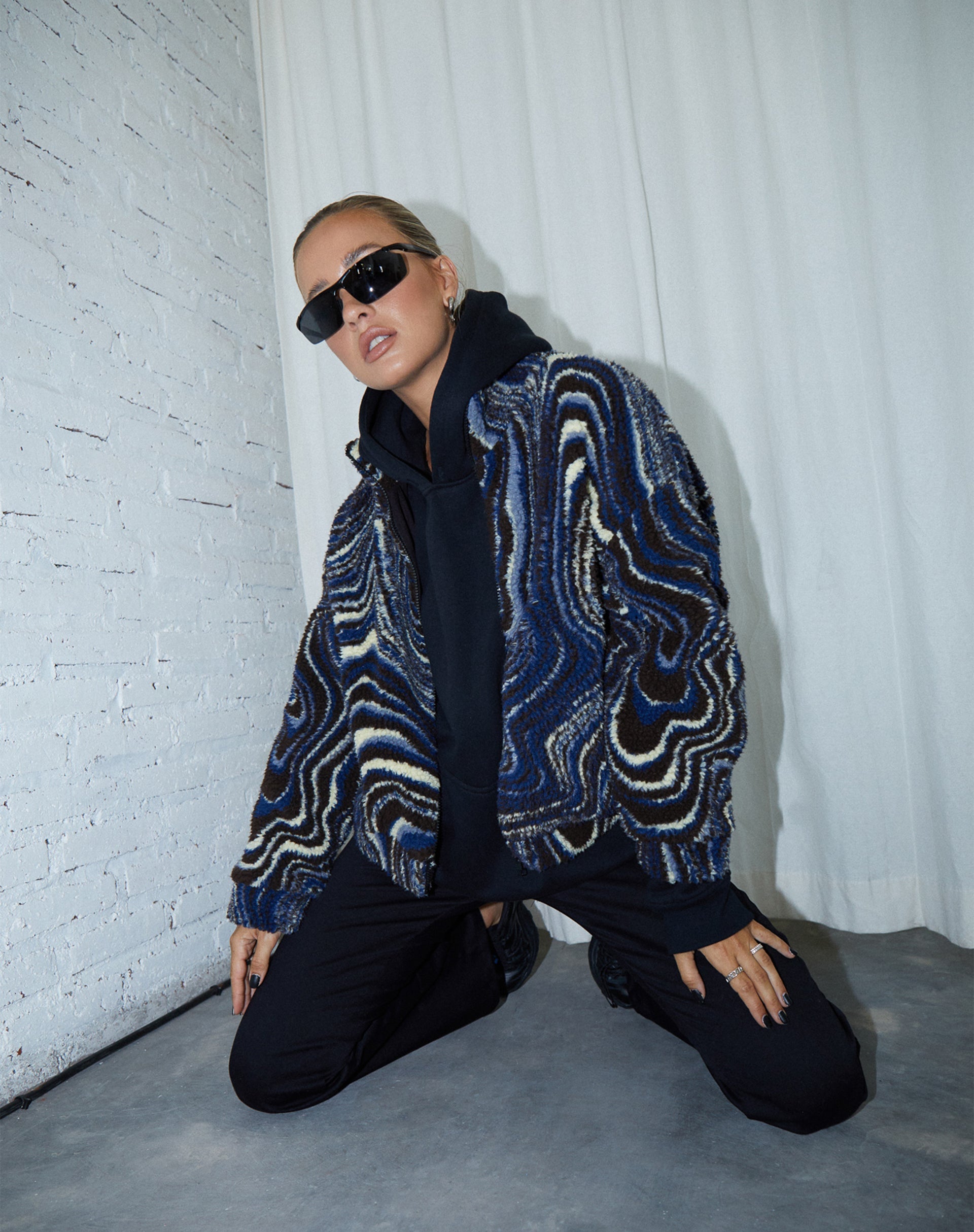 Nereo Jacke in Ripple Blau Schwarz und Elfenbein
