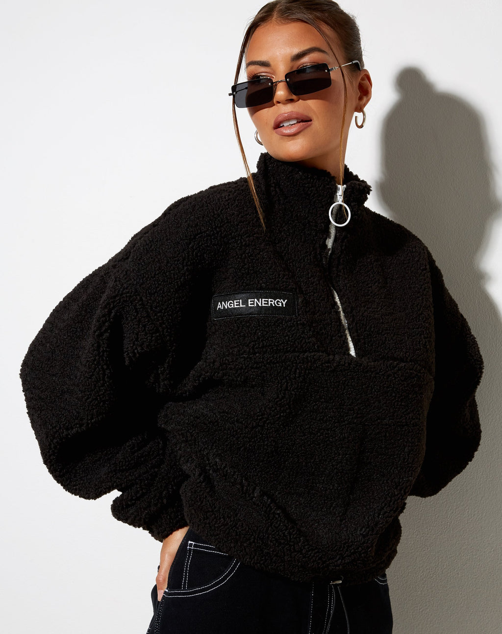 Nero Pullover in Borg Schwarz 'Angel Energy' Label