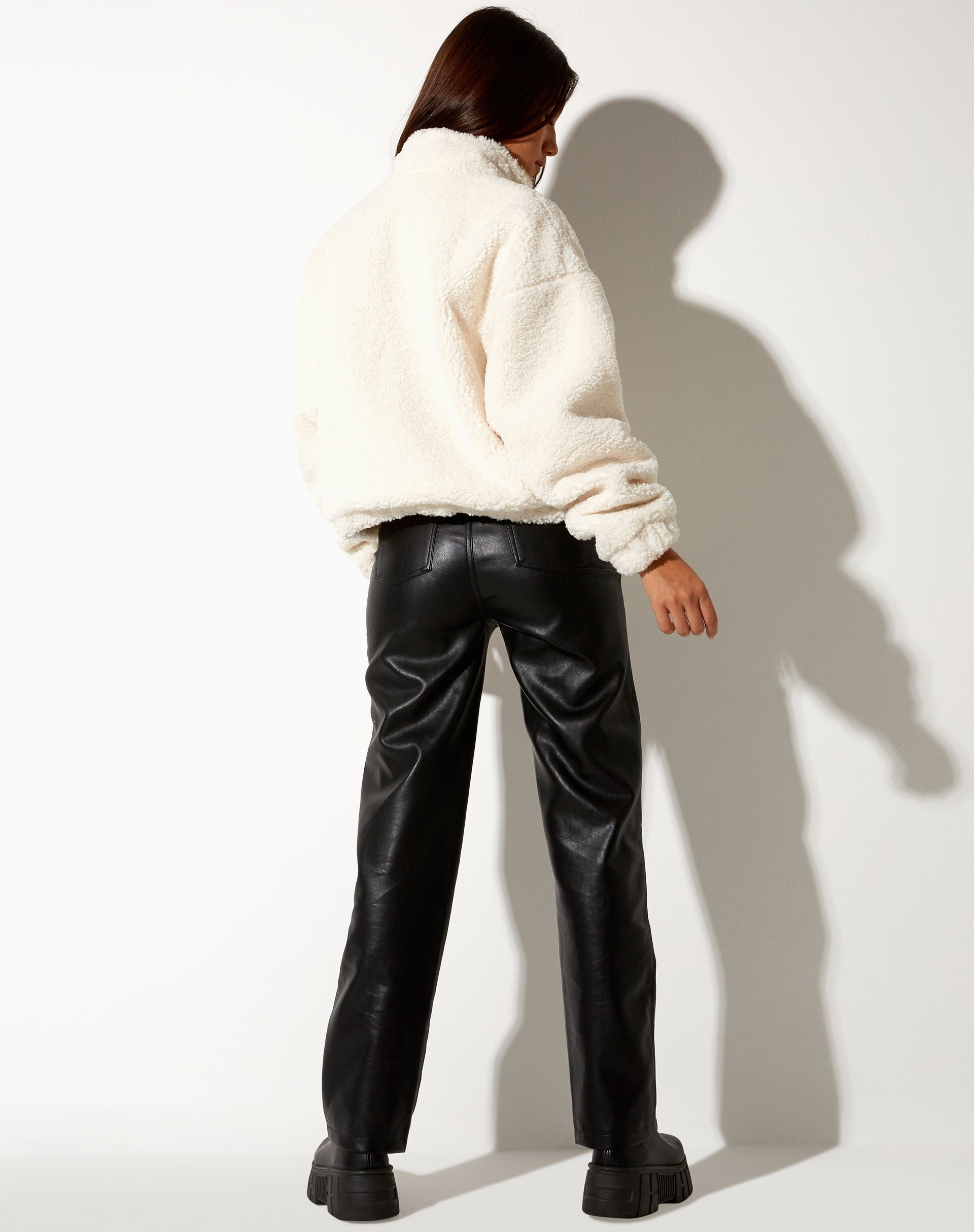 Image of Nero Jacke in Borg Elfenbein mit Angel Energy Label