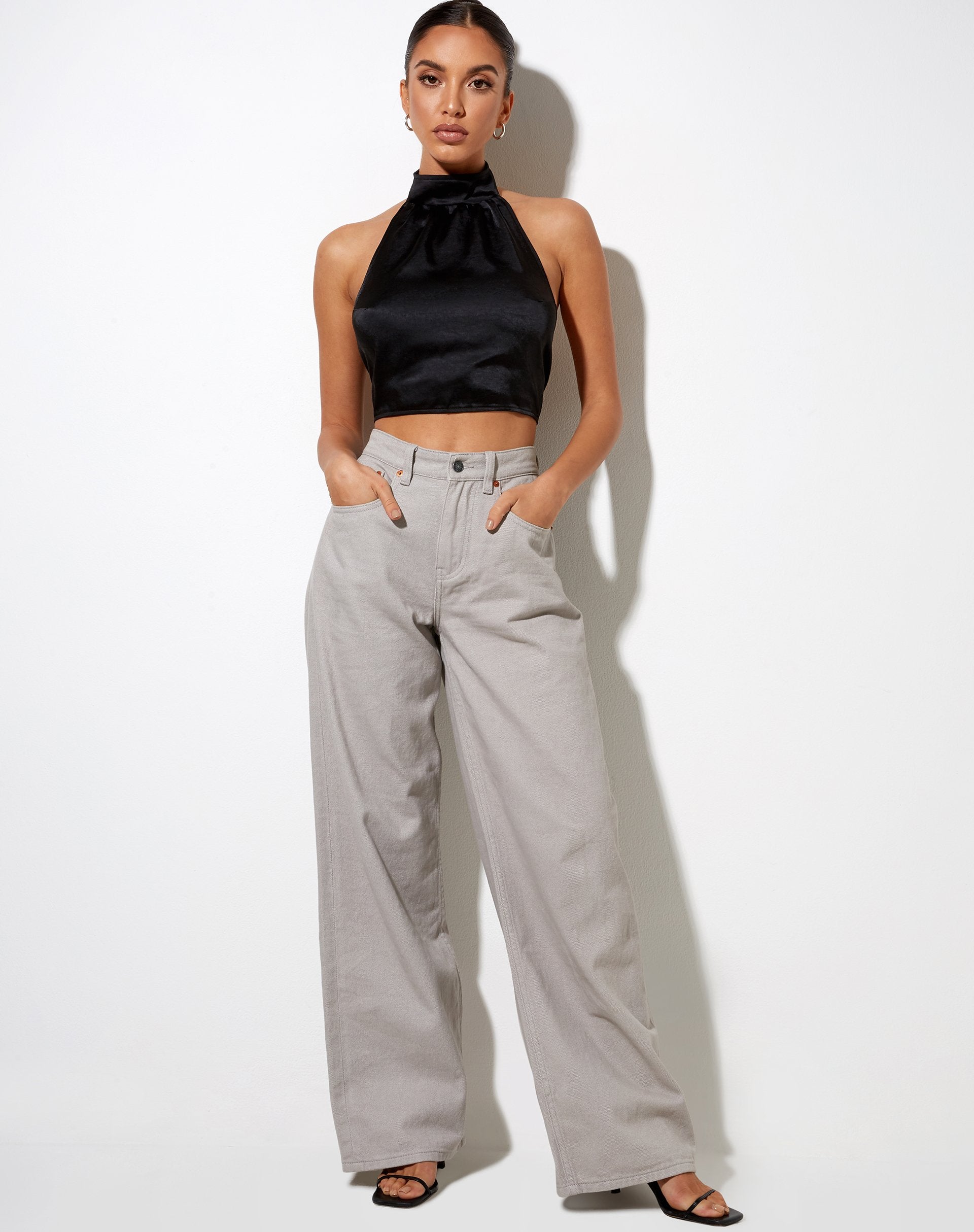 Image of Noela Crop Top aus Satin Schwarz