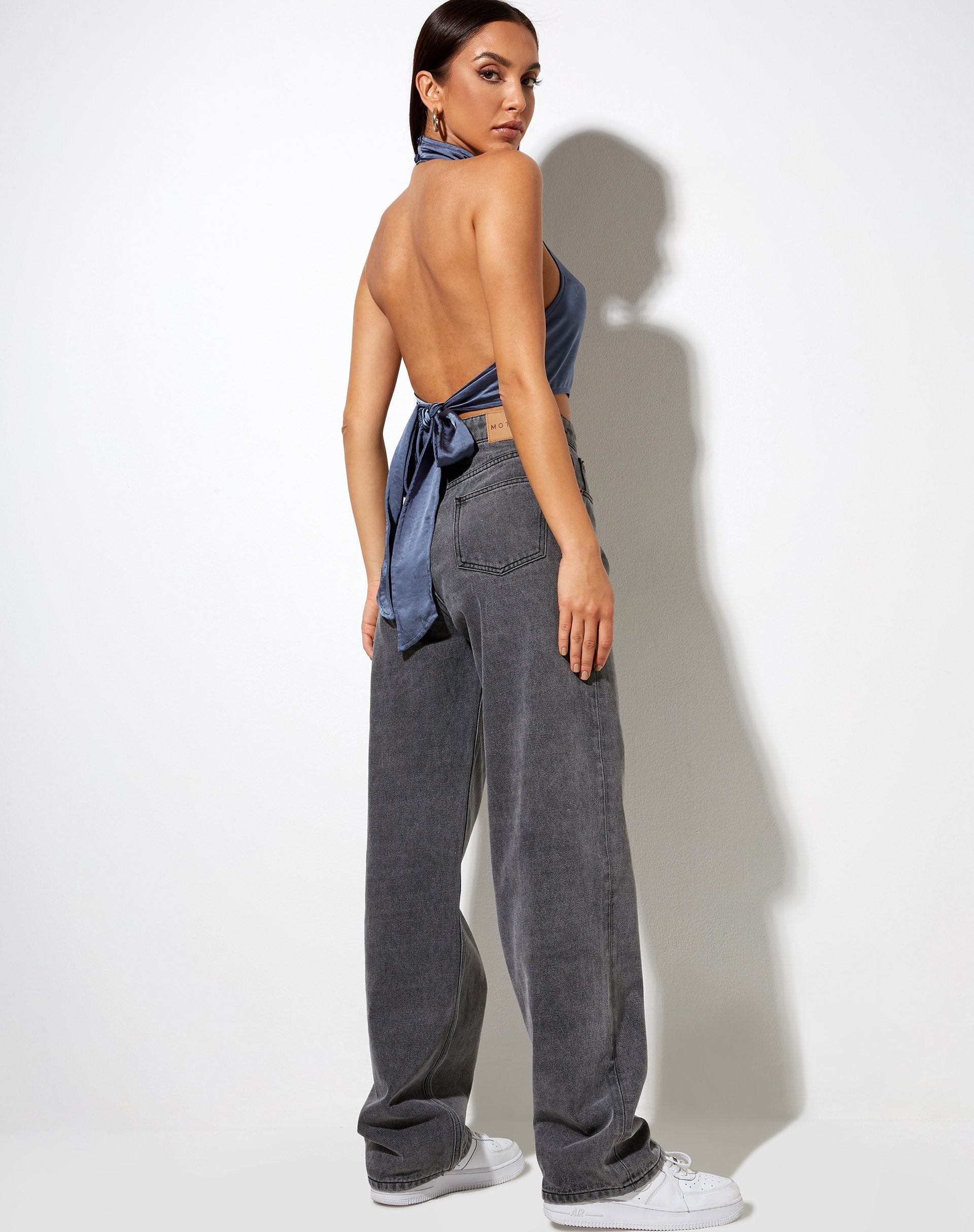 Image of Noela Crop Top aus Satin Schieferblau