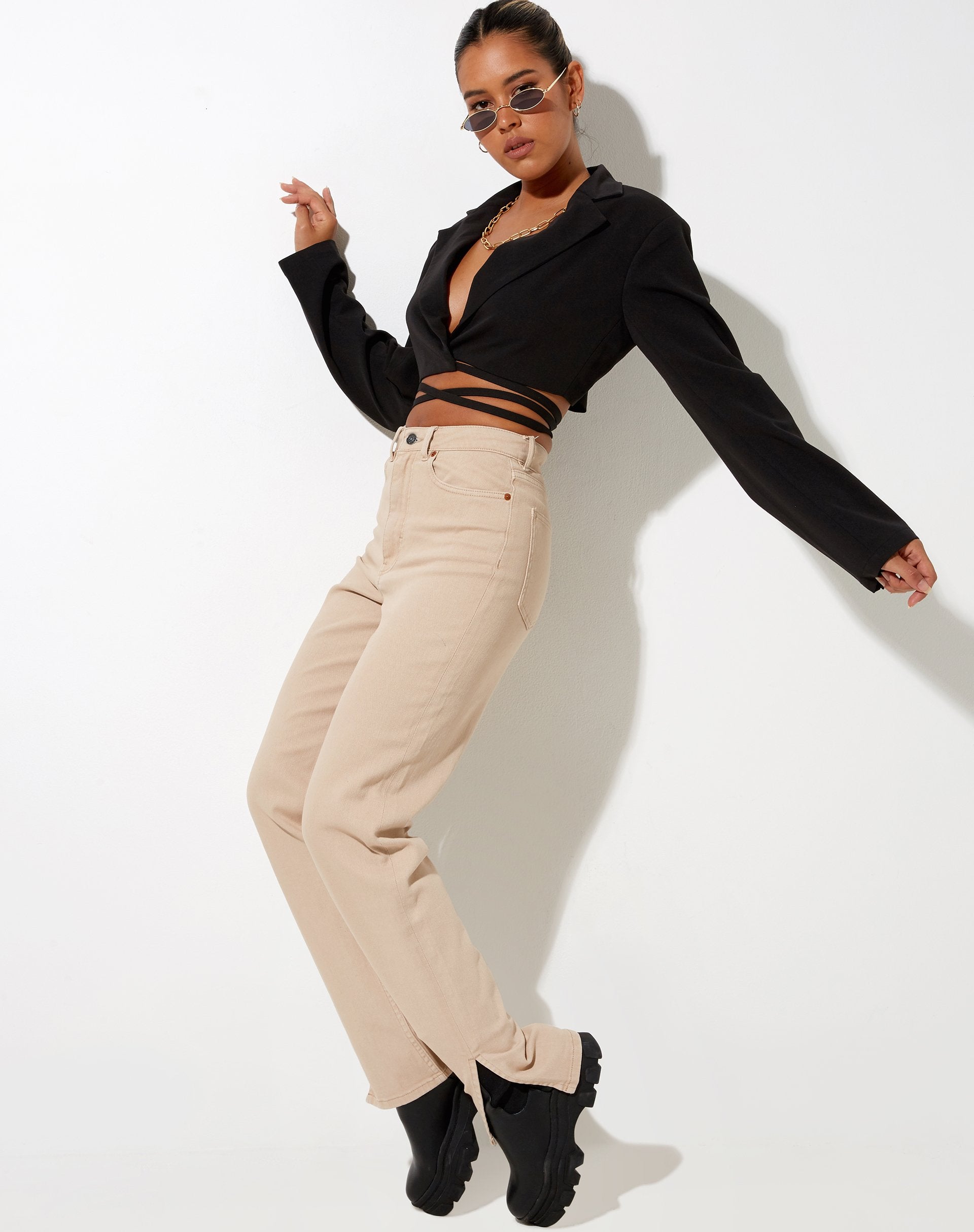 Image von Notus Cropped Blazer in Schwarz