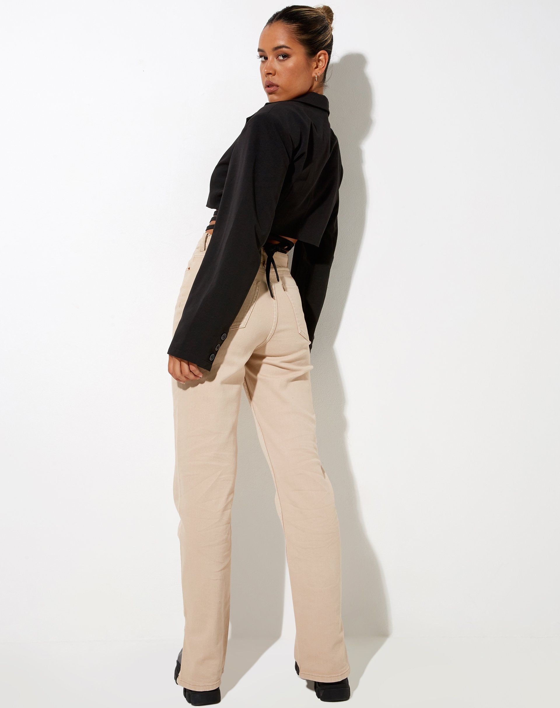 Image von Notus Cropped Blazer in Schwarz