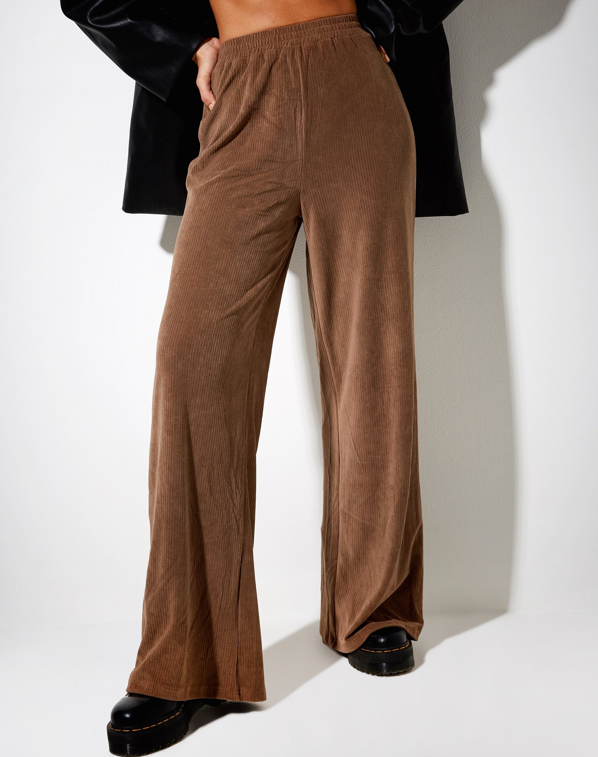 Image of Obeli Hose aus Samt Rib Tan Braun