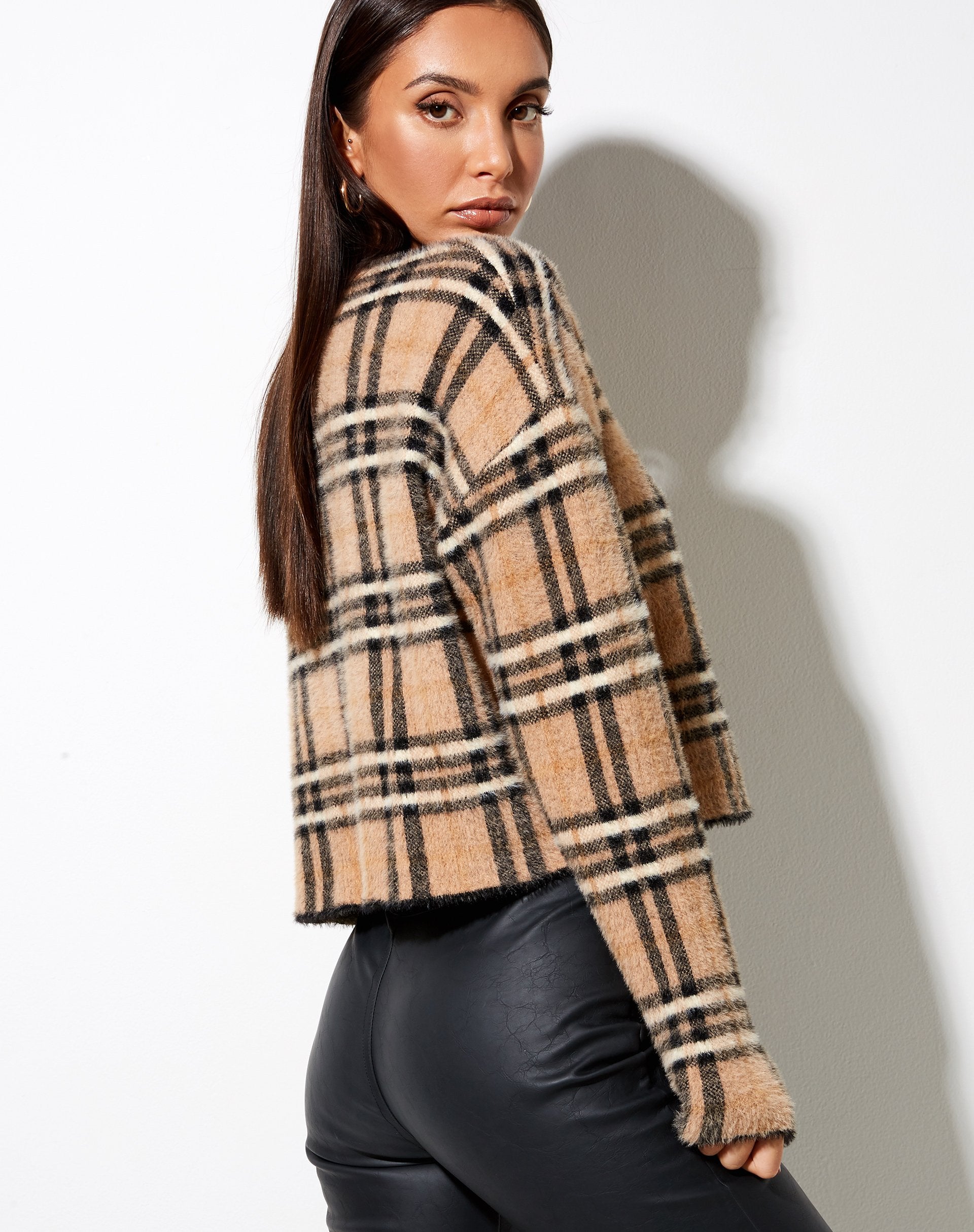 Image of Oki Pullover aus Strick in Creme Schwarz-Weiß-Karo