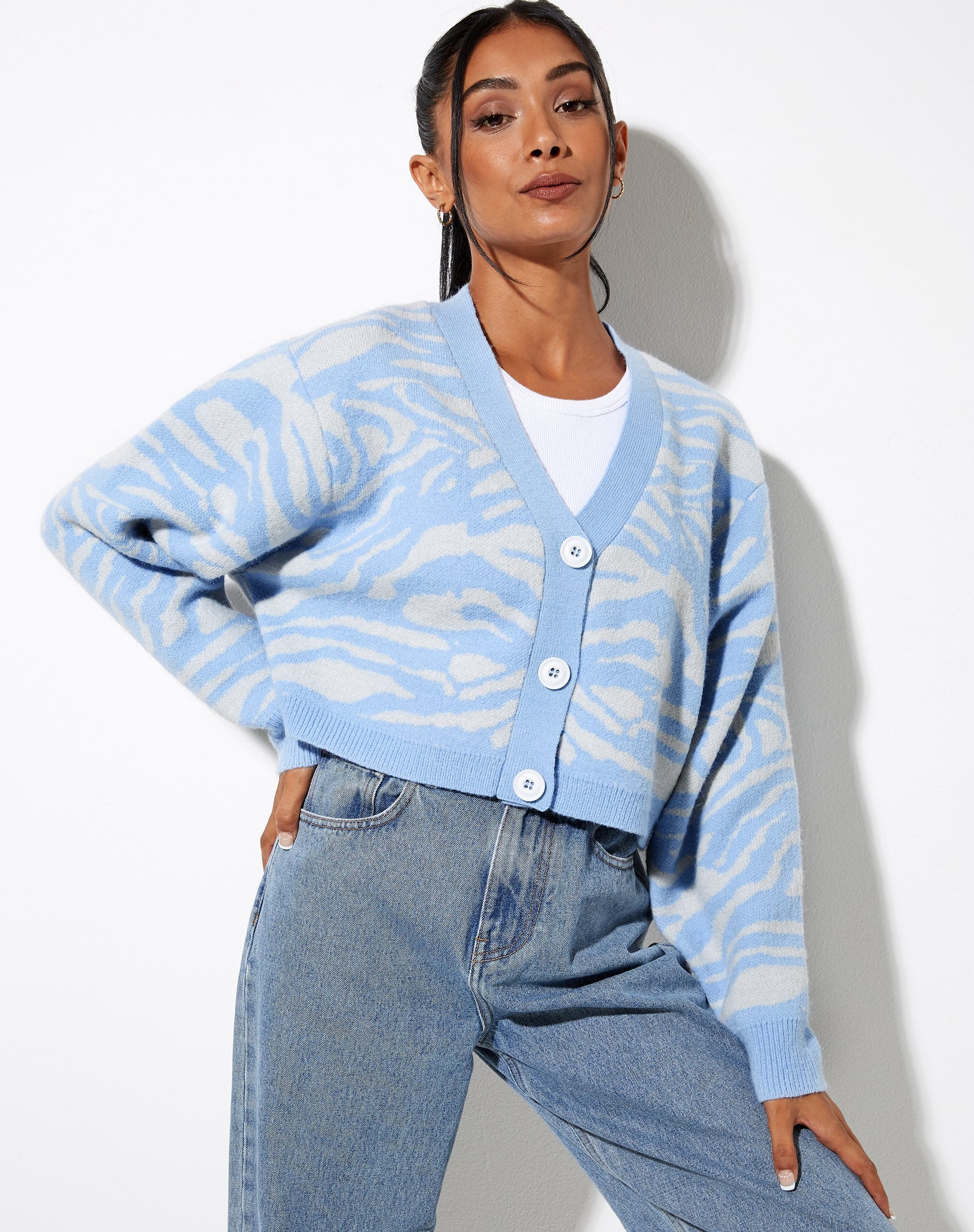 Bild von Olina Cropped Cardi in Zebra Blau Grau
