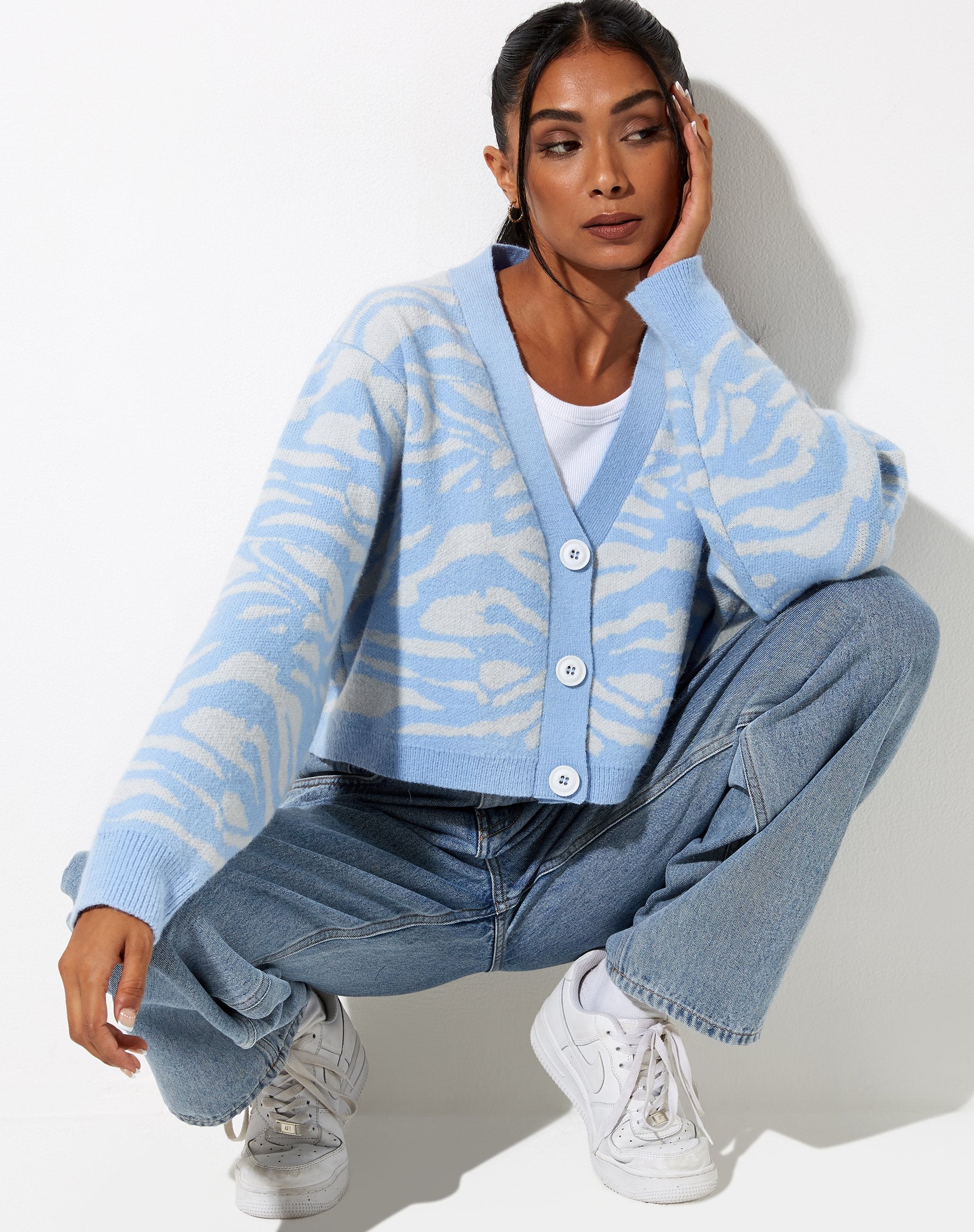 Bild von Olina Cropped Cardi in Zebra Blau Grau