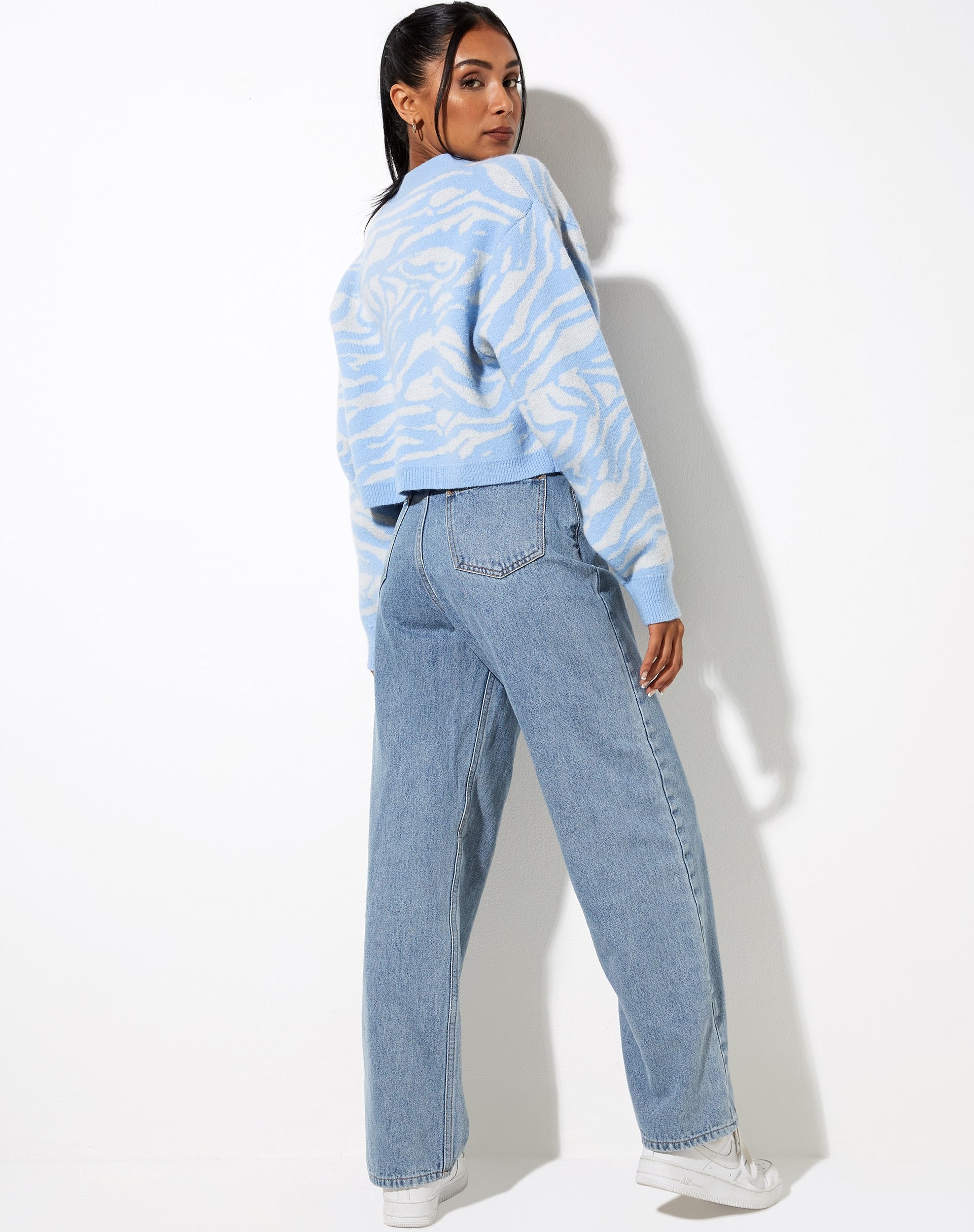 Bild von Olina Cropped Cardi in Zebra Blau Grau