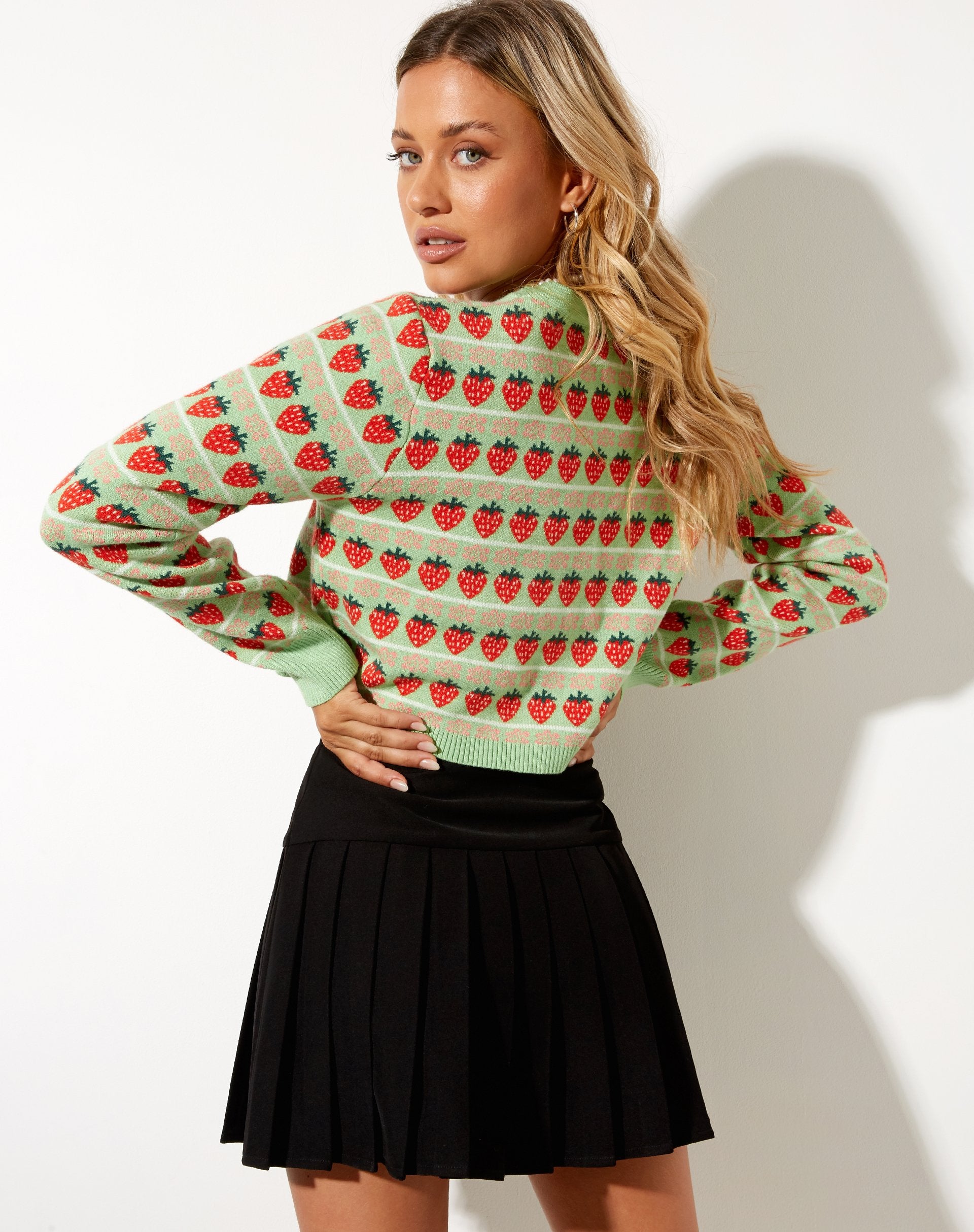 Bild von Olina Cardi in Mint String Of Strawberries