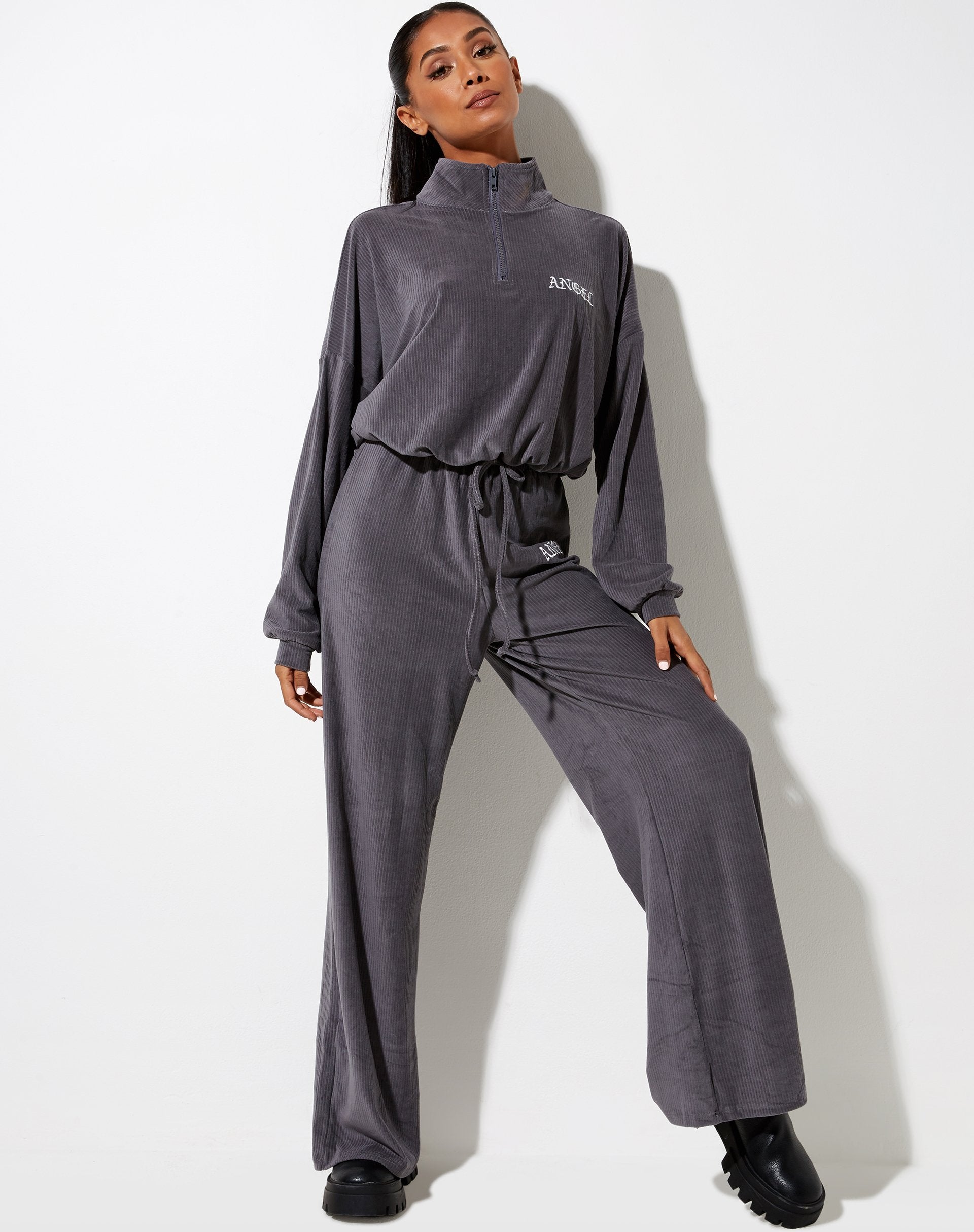 Image of Obeli Hose in Charcoal Grau Engel Embro