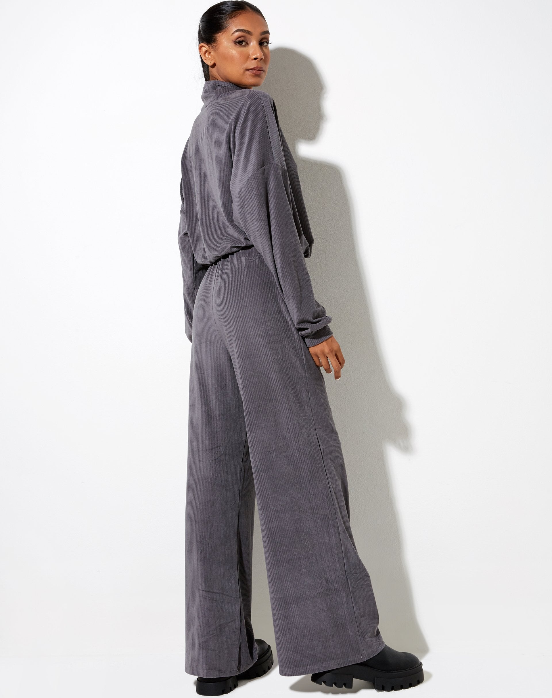 Image of Obeli Hose in Charcoal Grau Engel Embro