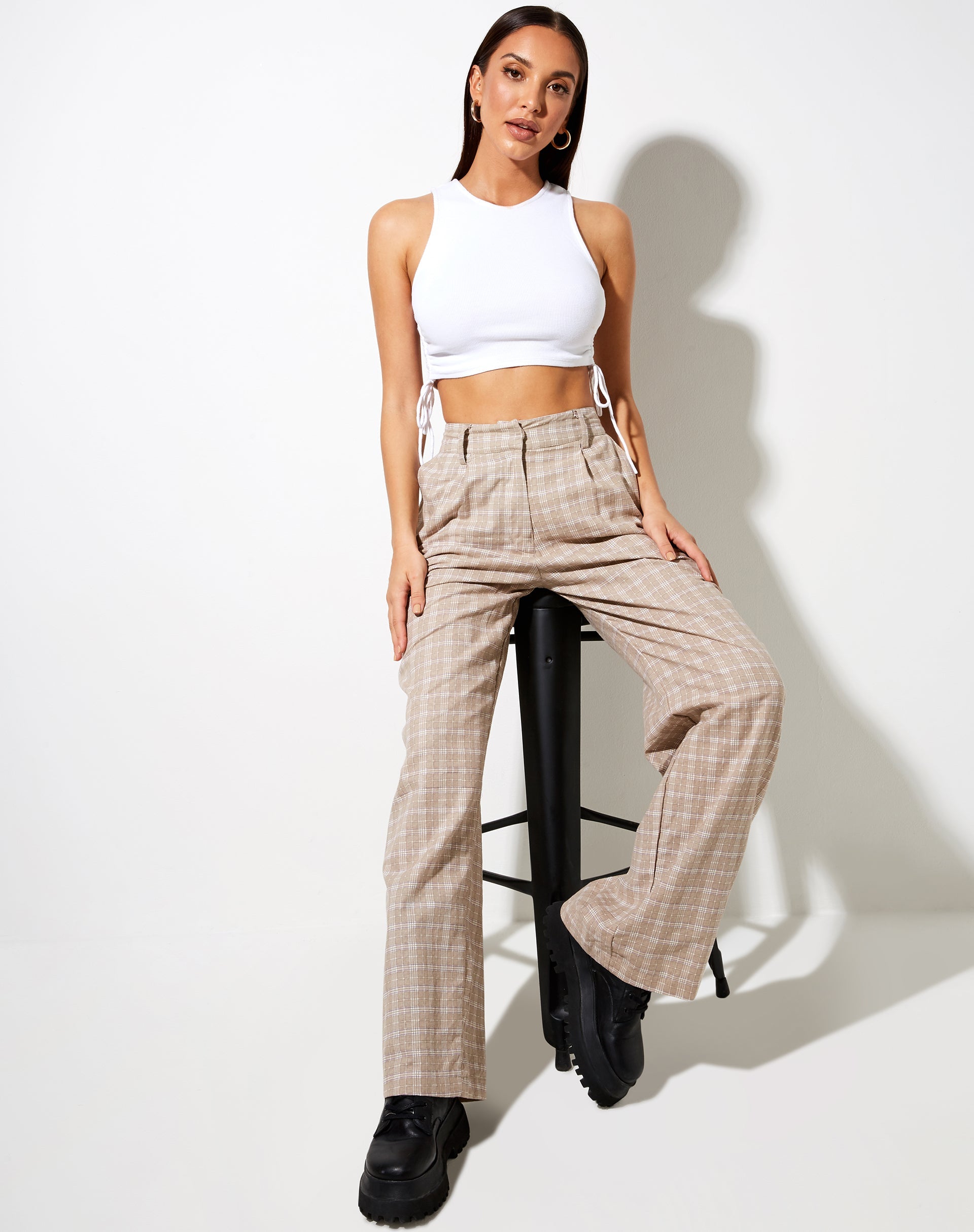 Image of Onfal Hose mit weitem Bein in Taupe Check