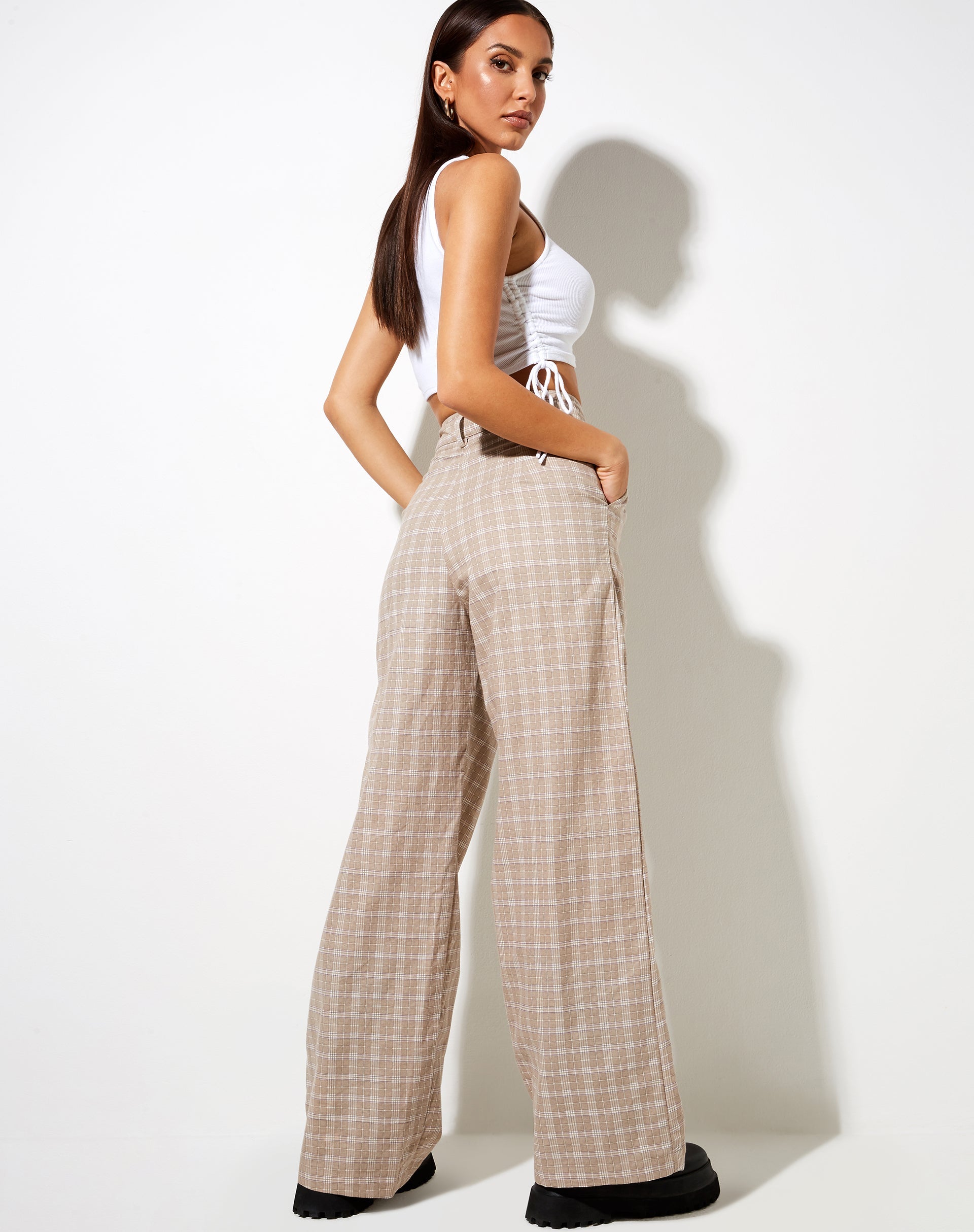 Image of Onfal Hose mit weitem Bein in Taupe Check