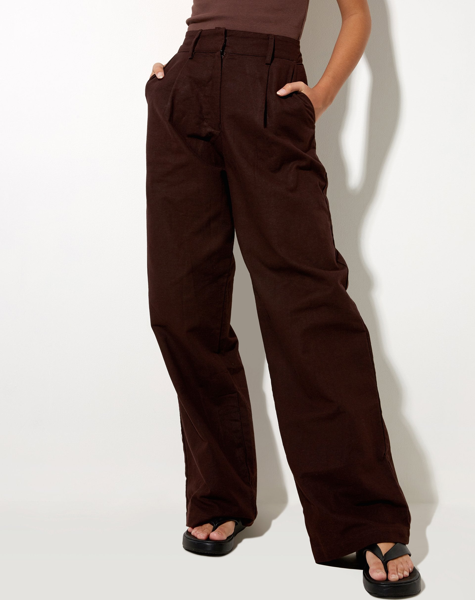 Bild der Onfal Hose mit weitem Bein in Rami Bitter Chocolate