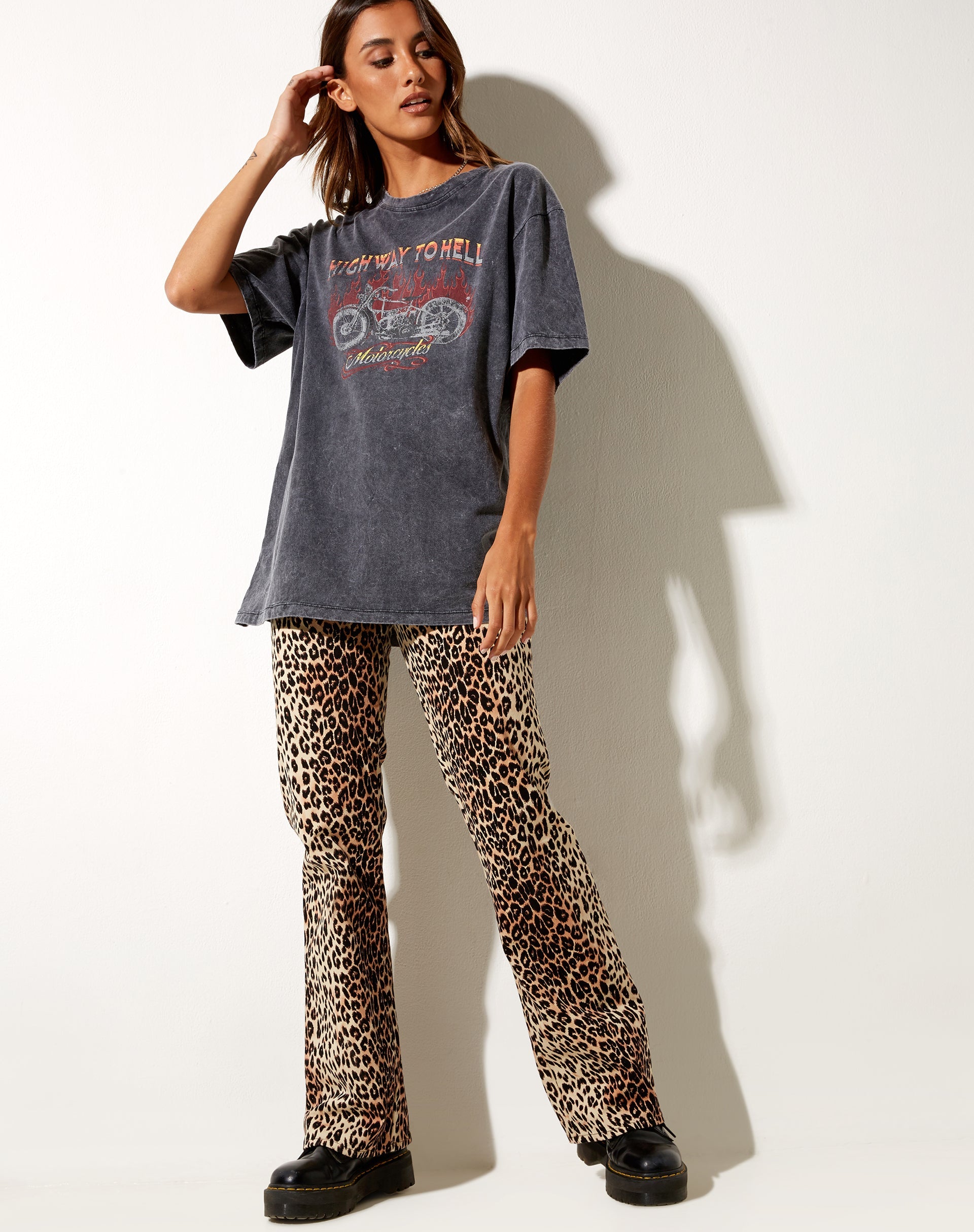 Bild von Oversize Basic Tee in schwarzer Waschung Motorräder