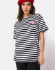 Bild von Oversize Basic Tee in Schwarz-Weiß gestreift mit Cherub-Stickerei