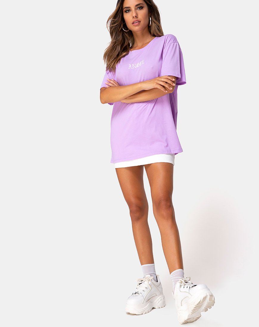 Bild von Oversize Basic Tee in Flieder mit Engelsstickerei