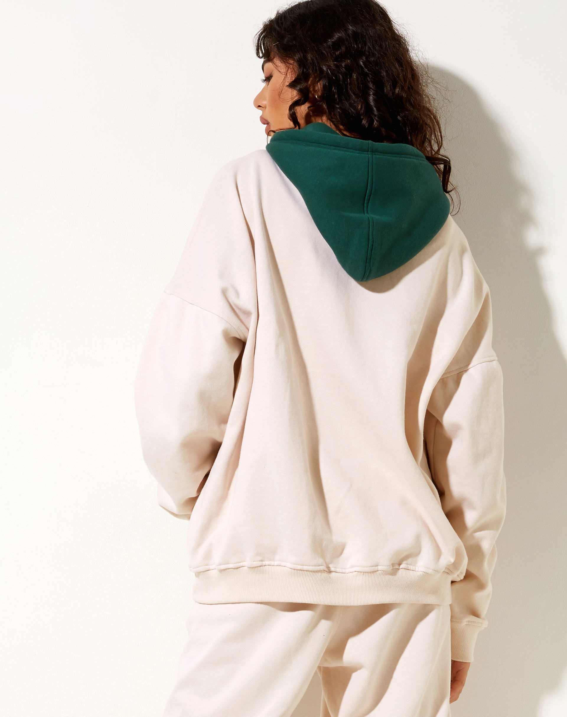 Bild von Oversize Hoodie in Waldgrün Winter Weiß M Embro