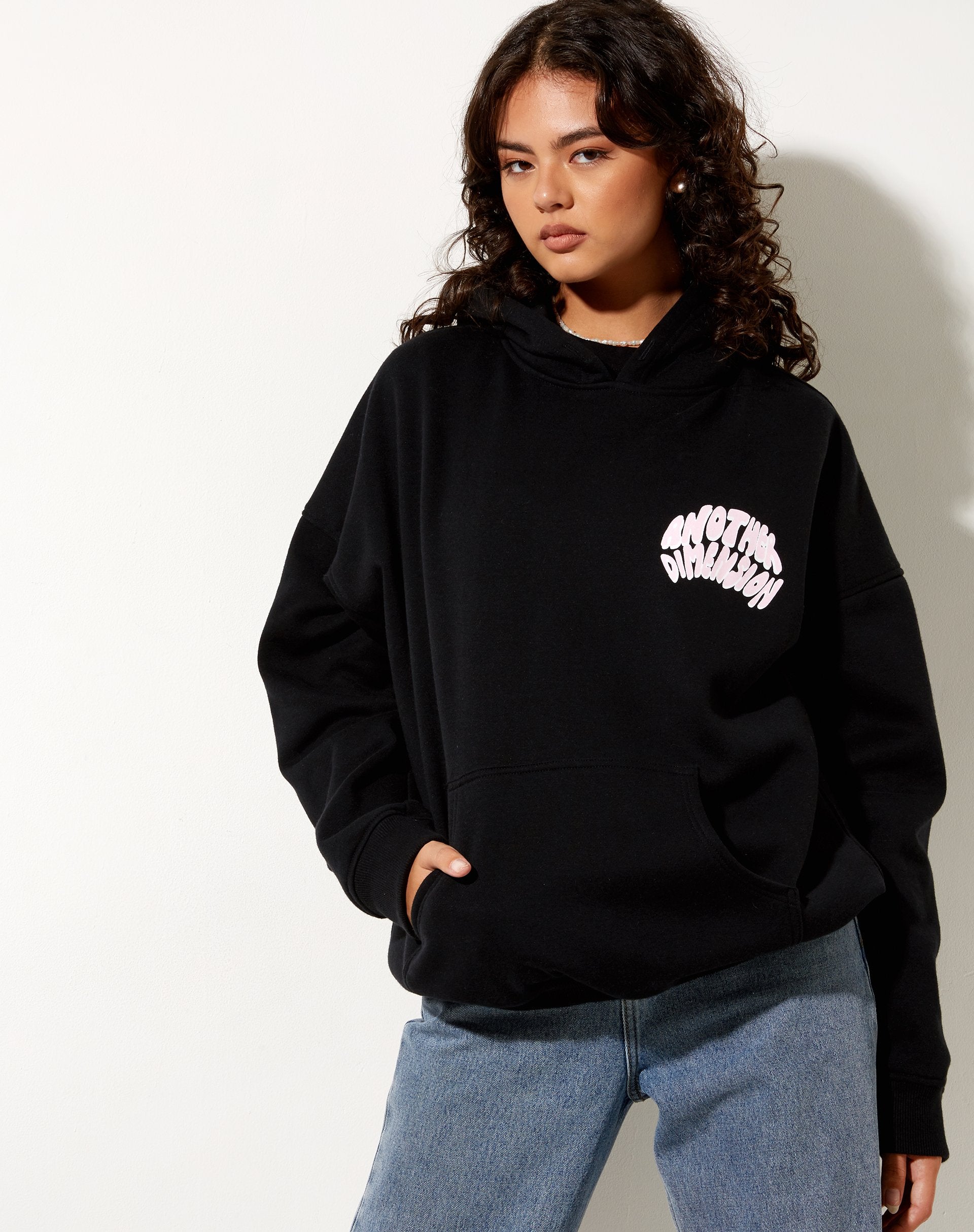 Bild von Oversize Hoodie in Schwarz Another Dimension