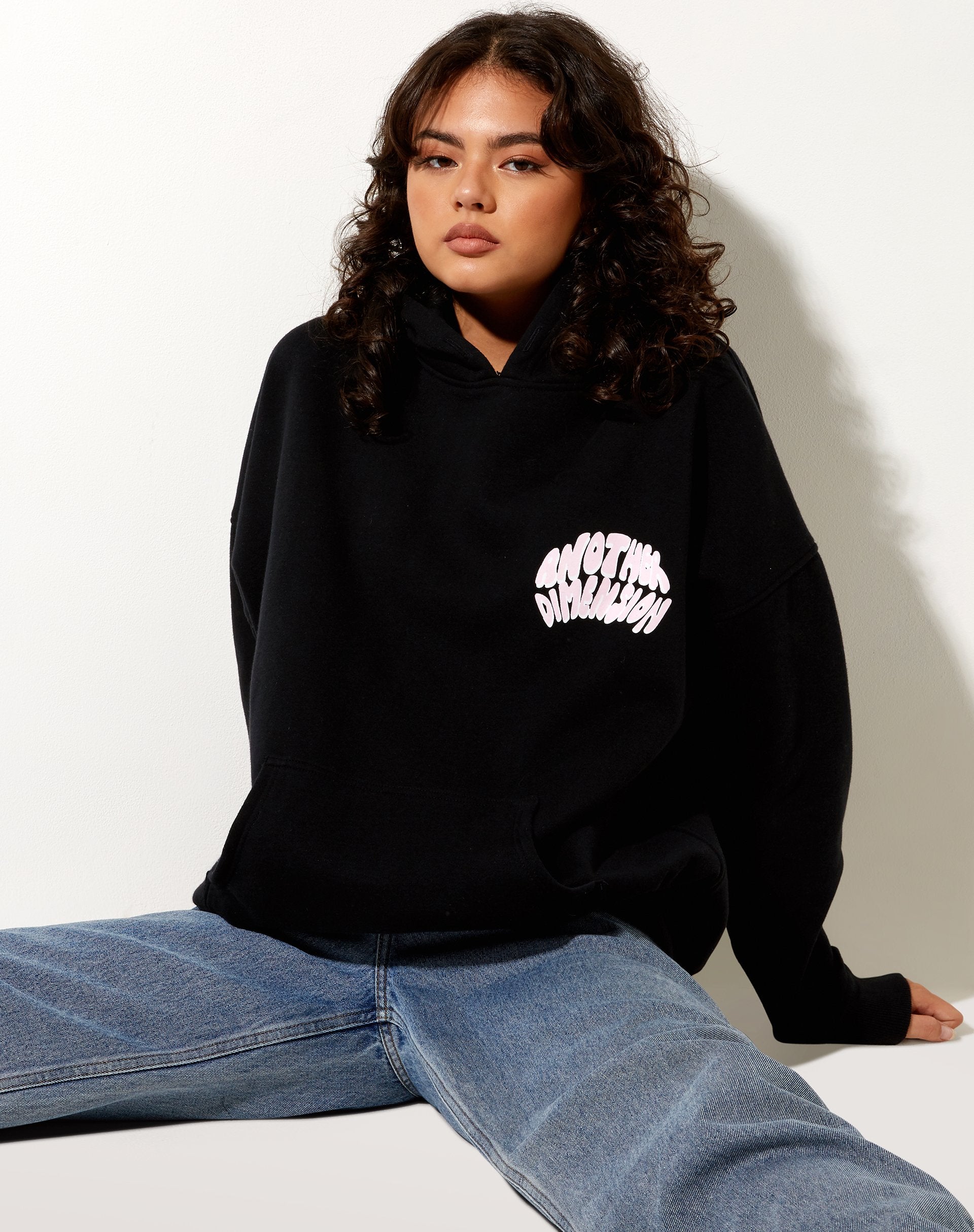 Bild von Oversize Hoodie in Schwarz Another Dimension