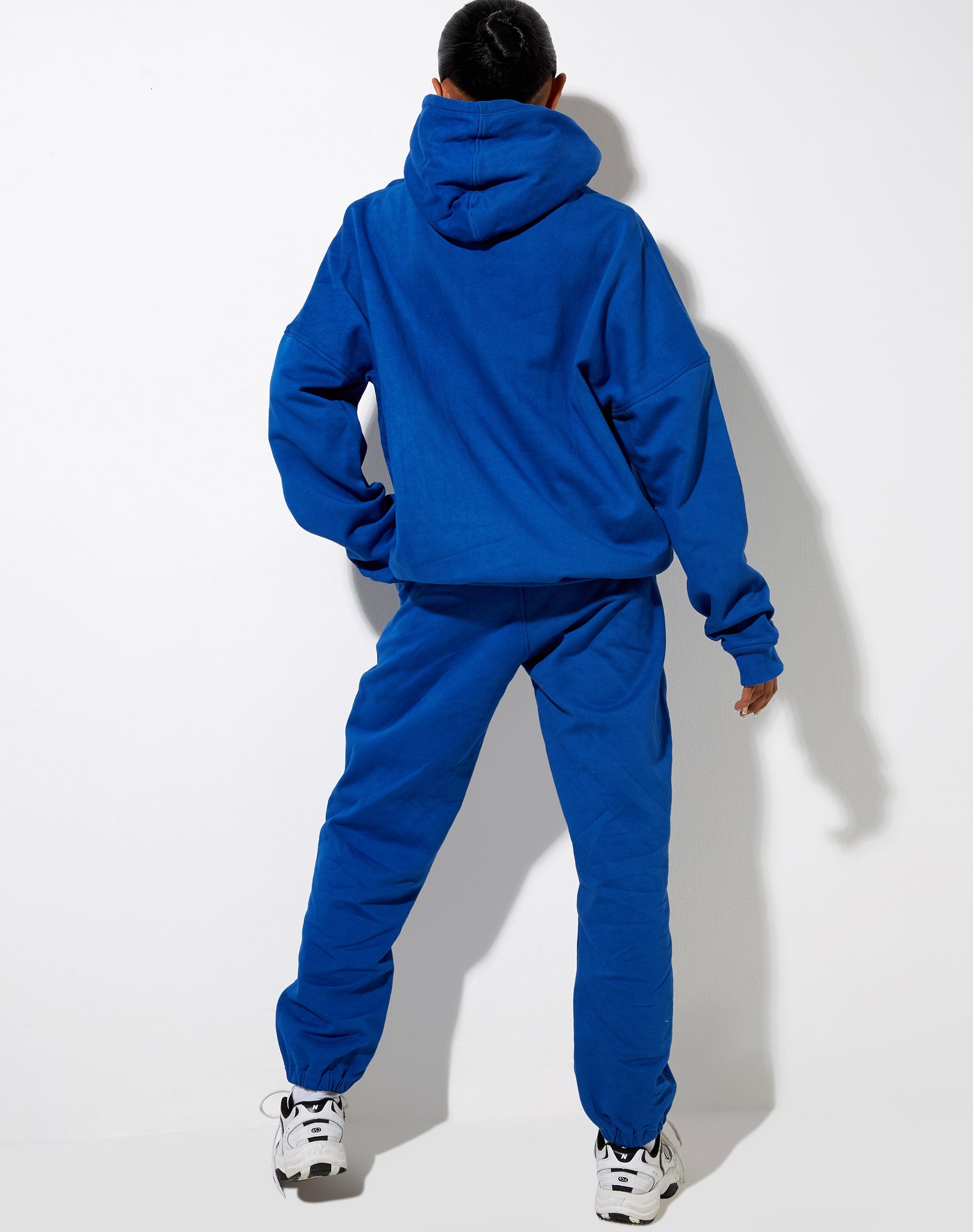 Bild von Oversize Hoodie in Kobalt Es trifft nur verschiedene Stickerei