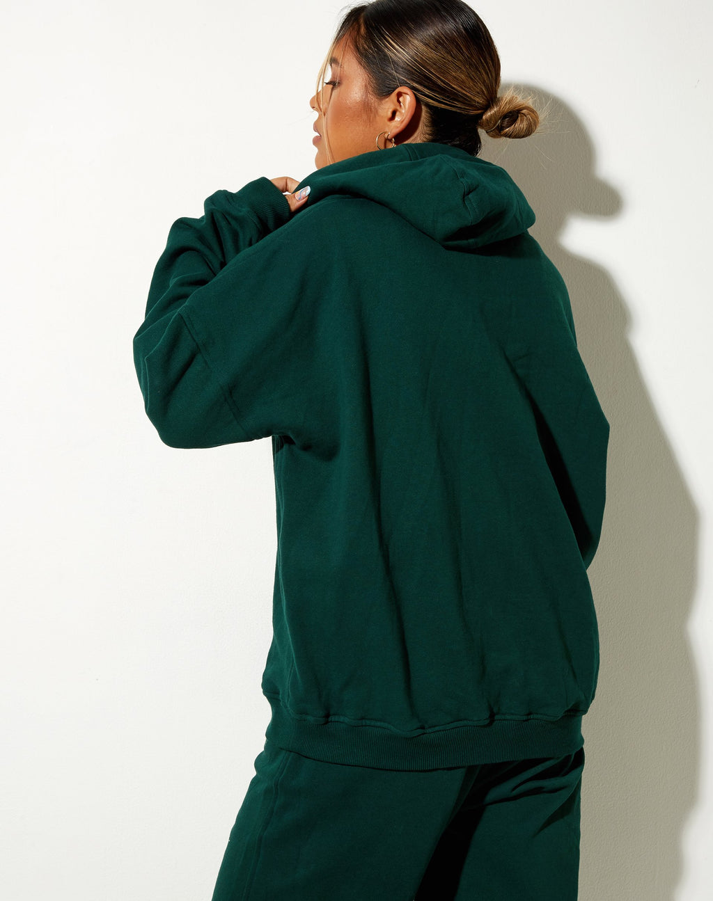 Übergroßer Kapuzenpullover in Flaschengrün mit Amor-Stickerei