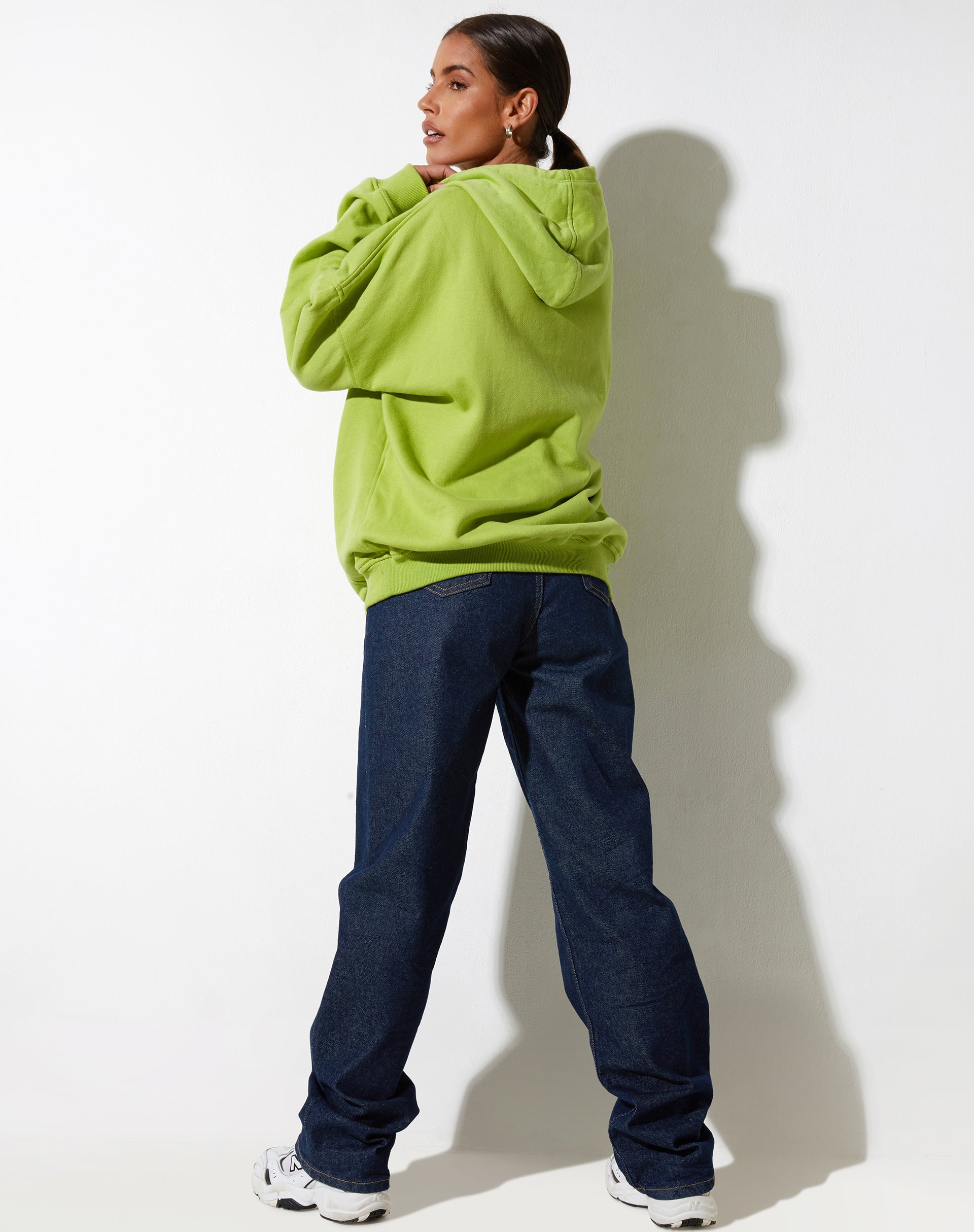 Bild von Oversize Hoodie in Leaf Green Different Embro White