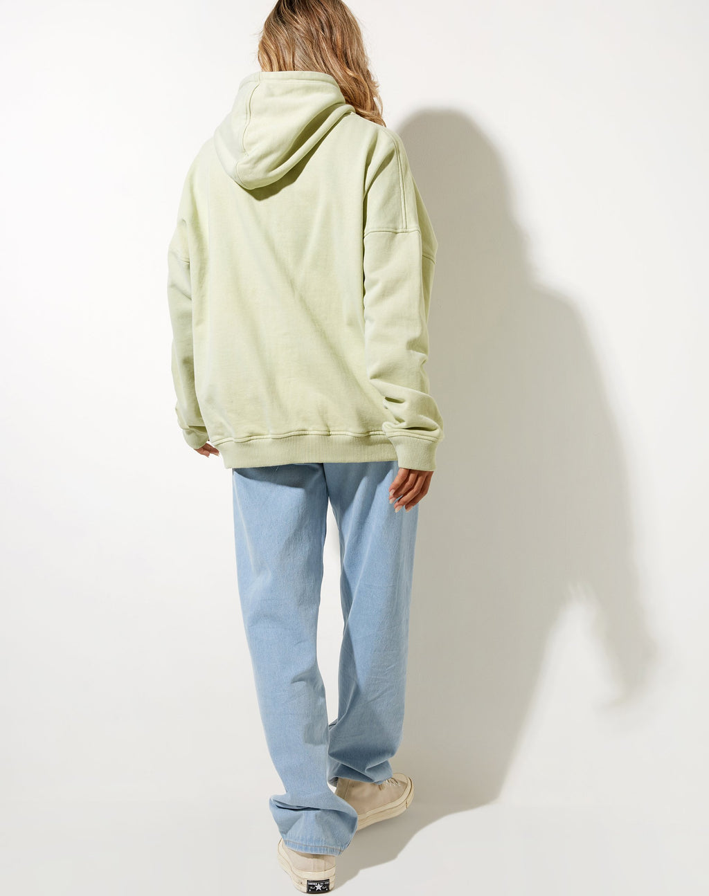 Oversize-Kapuzenpullover in Grün mit Graffiti-Magie-Stickerei