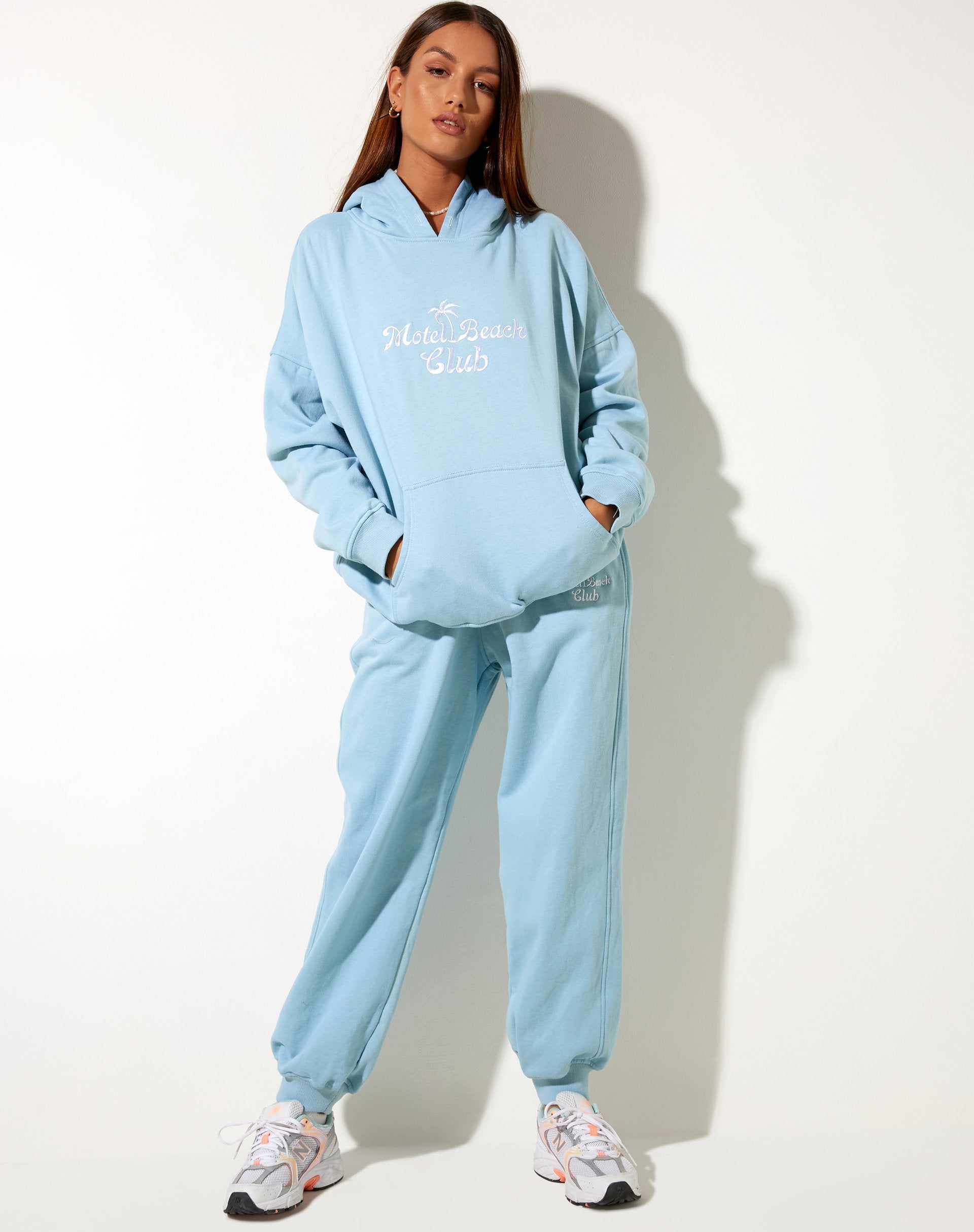 Bild von Oversize Hoodie in Nantucket Blau Motel Beach Club