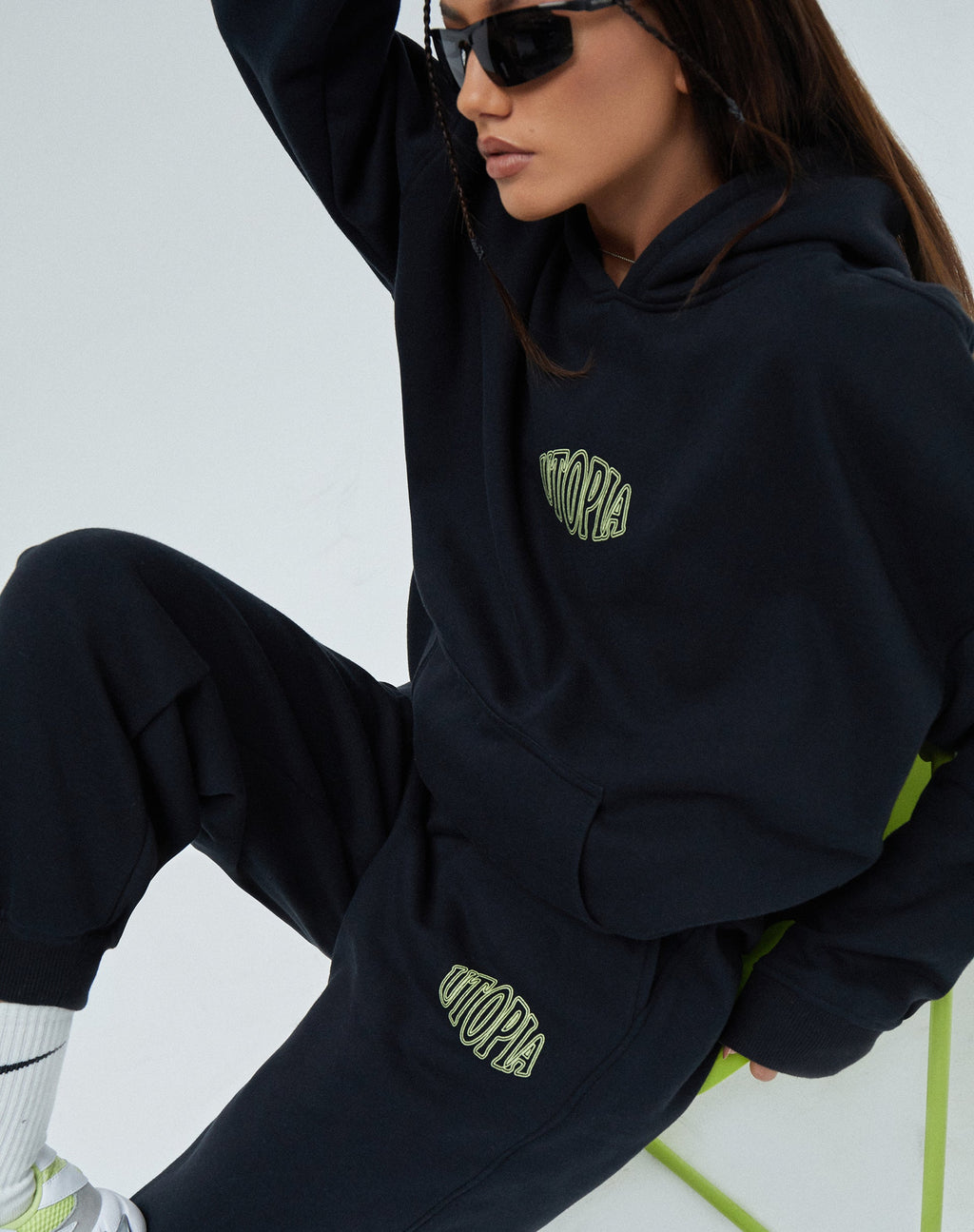 Oversize-Kapuzenpullover in Schwarz Utopia