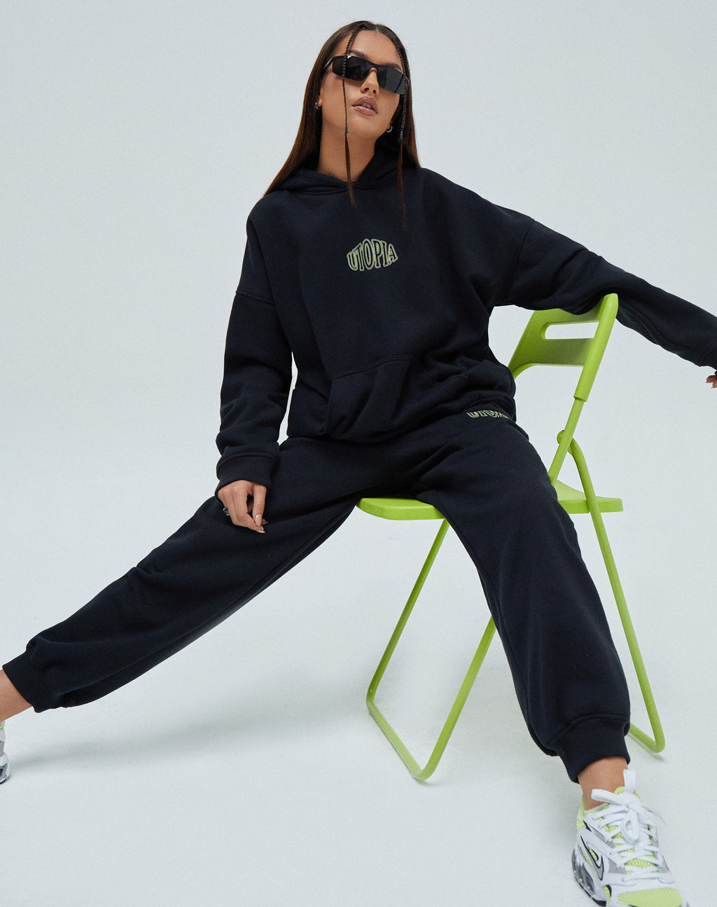 Oversize-Kapuzenpullover in Schwarz Utopia